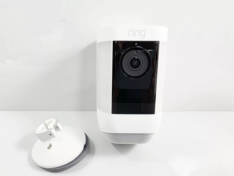 kamera-zewnetrzna-ring-spotlight-cam-pro-biala-wifi-wideo-2k-model-spotlight-cam-pro-plug-in
