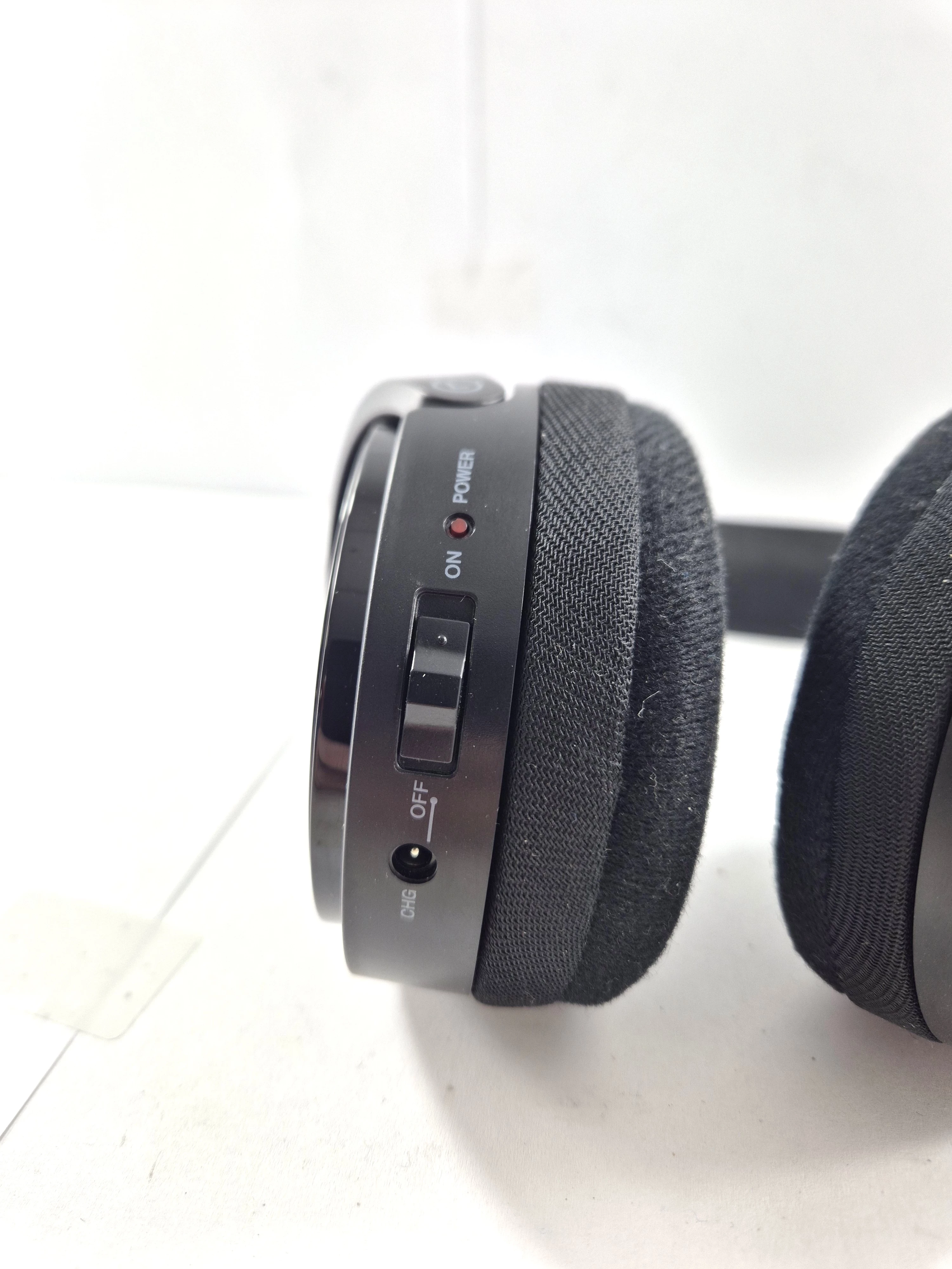 sluchawki-nauszne-sony-mdr-rf811r-transmisja-sygnalu-203713-217793