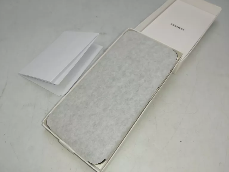 telefon-samsung-galaxy-a17-5g-4128gb-dual-sim-przekatna-ekranu-670