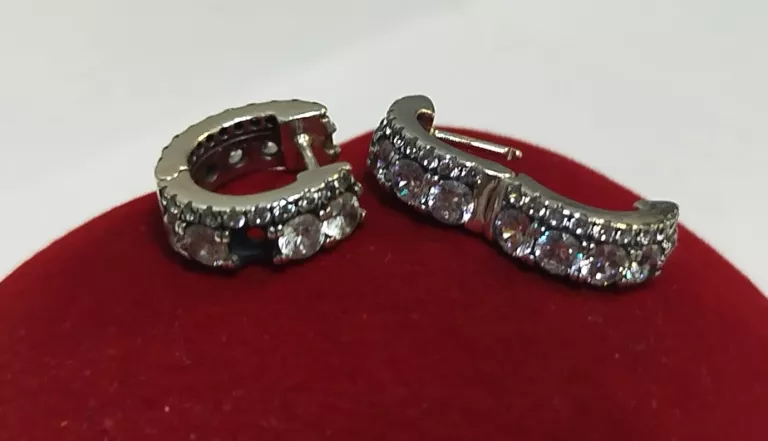 wyjatkowe-kolczyki-z-cyrkoniami-proba-925-waga-444-g-kolor-249512-1647426