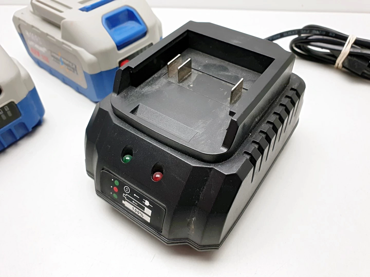 2-akumulatory-eurograft-42v-40-ah-ladowarka-stan-11323-2