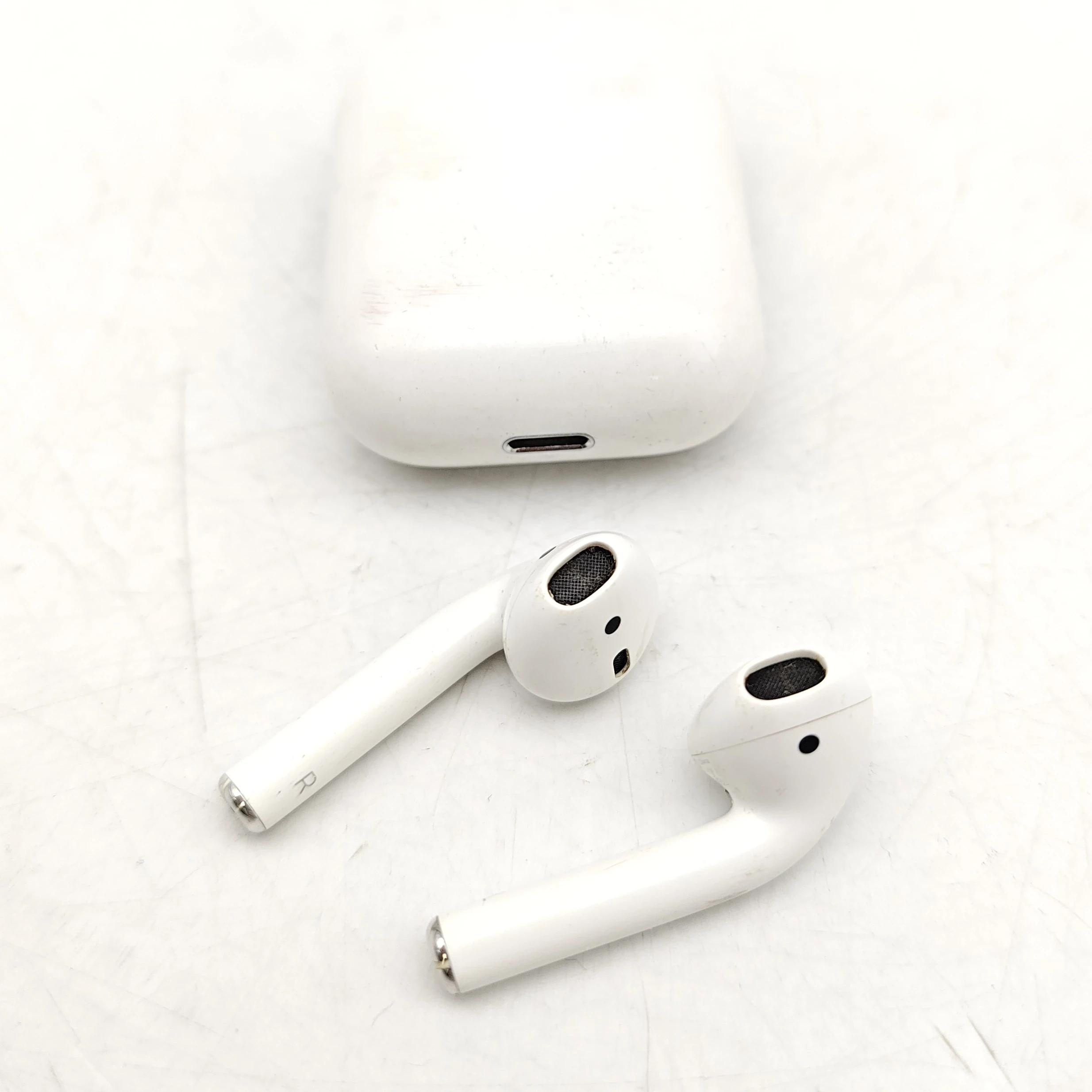 sluchawki-apple-airpods-2-gen-a1602-stan-11323-2