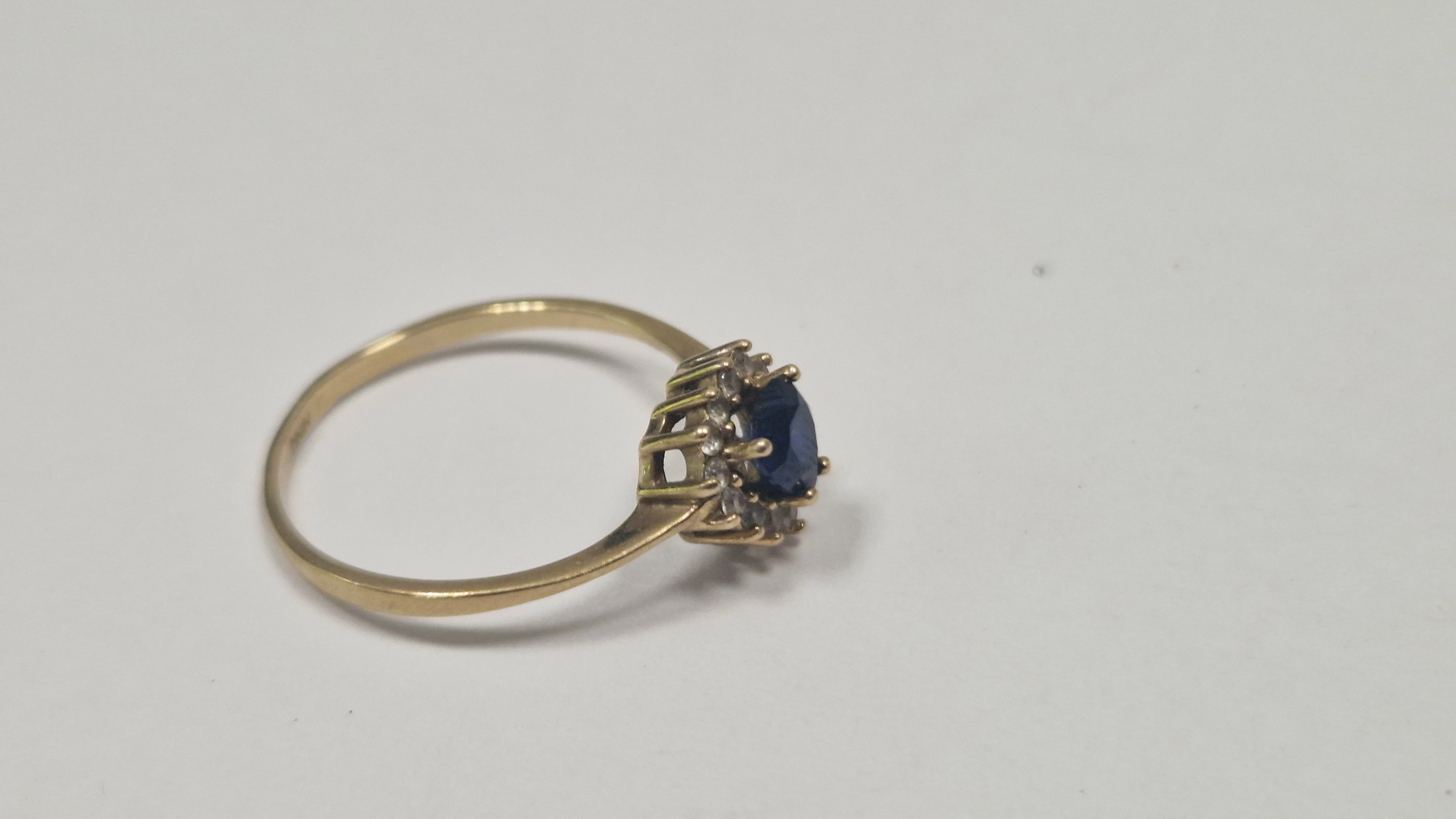 urzekajacy-zloty-pierscionek-333-171-g-r18-kamien-17088-128