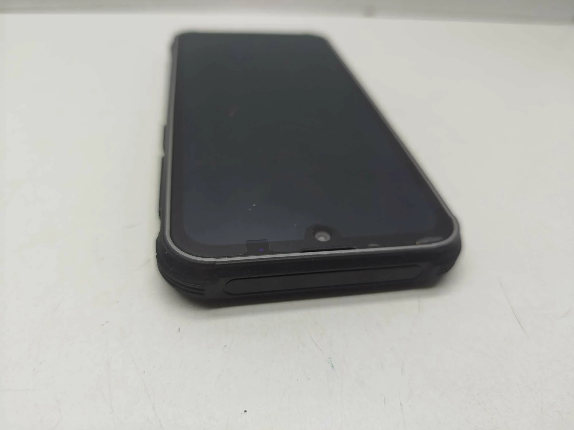 telefon-maxcom-ms572-przekatna-ekranu-571