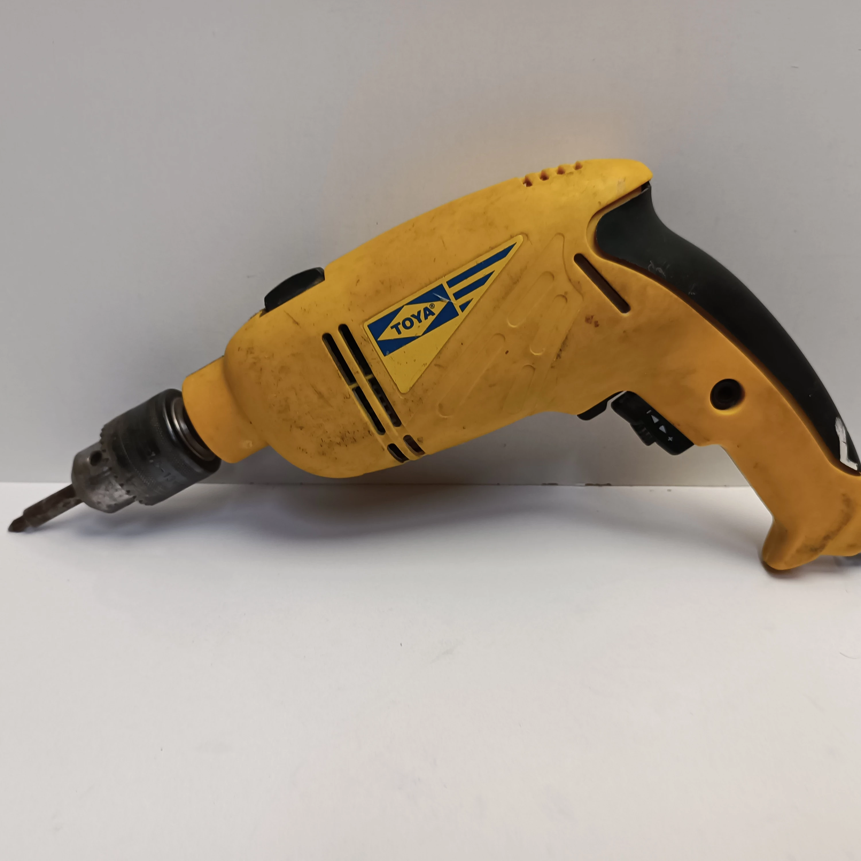 wiertarka-zolta-toya-79010-osiedle-teatralne-3u15-krakow