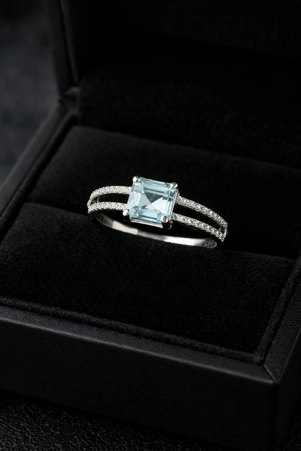 srebrny-pierscionek-proby-925-z-akwamarynem-waga-195-g-rozmiar-21-plac-dabrowskiego-2-zelow-palladium