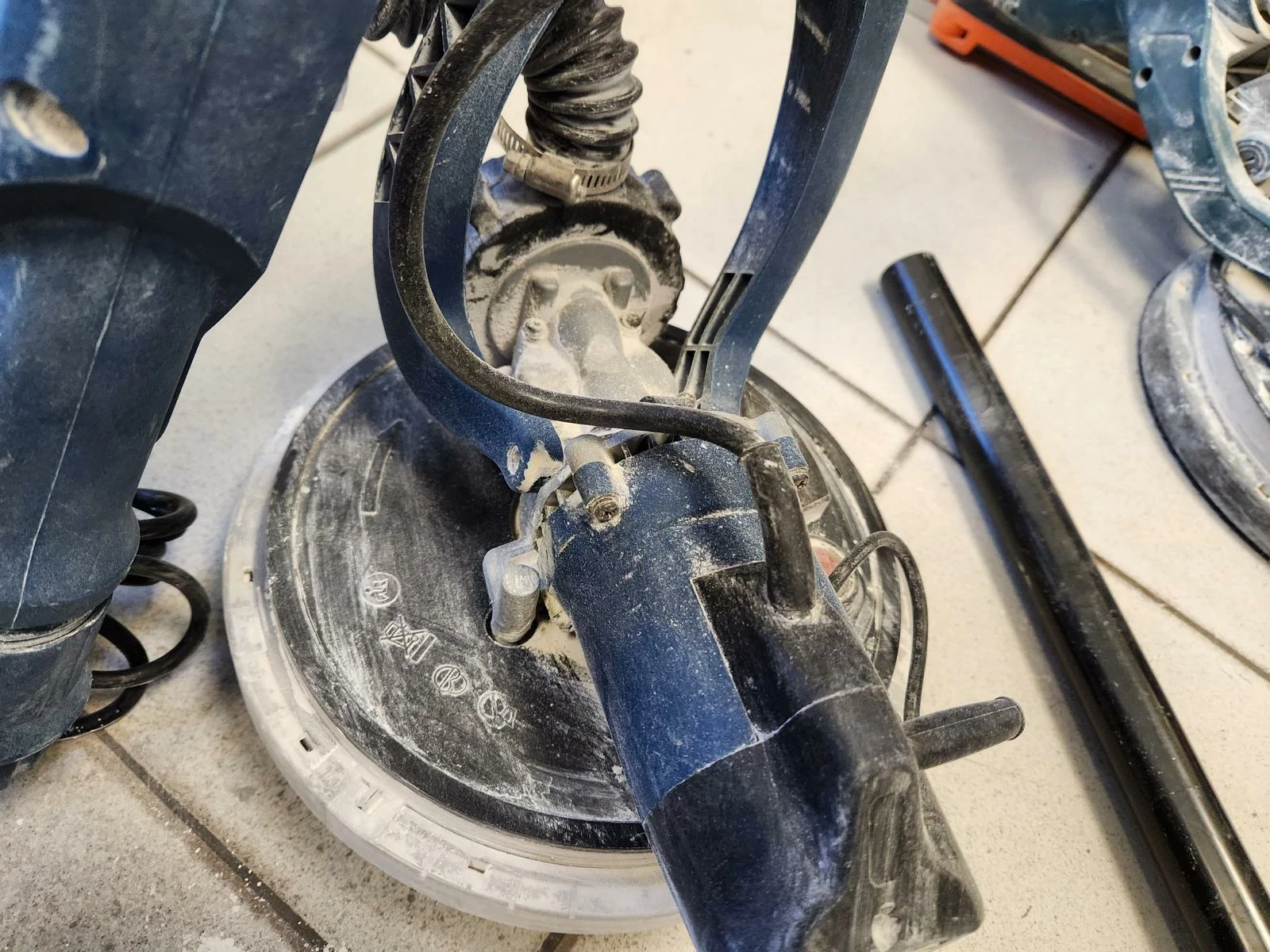 szlifierka-do-gipsu-zyrafa-dedra-ded7766-torba-2024-maksymalna-moc-75000