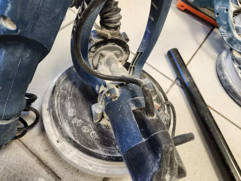 szlifierka-do-gipsu-zyrafa-dedra-ded7766-torba-2024-maksymalna-moc-75000