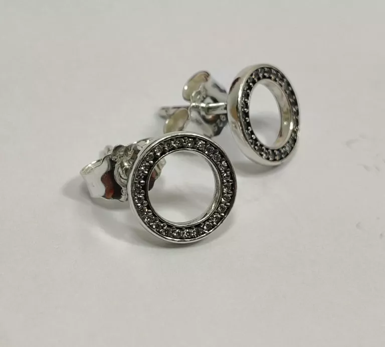 piekne-srebrne-kolczyki-sztyfty-z-lsniacymi-kolami-pandora-925-rodzaj-zapiecia-2207-1