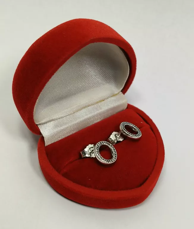 piekne-srebrne-kolczyki-sztyfty-z-lsniacymi-kolami-pandora-925-rodzaj-2205-16