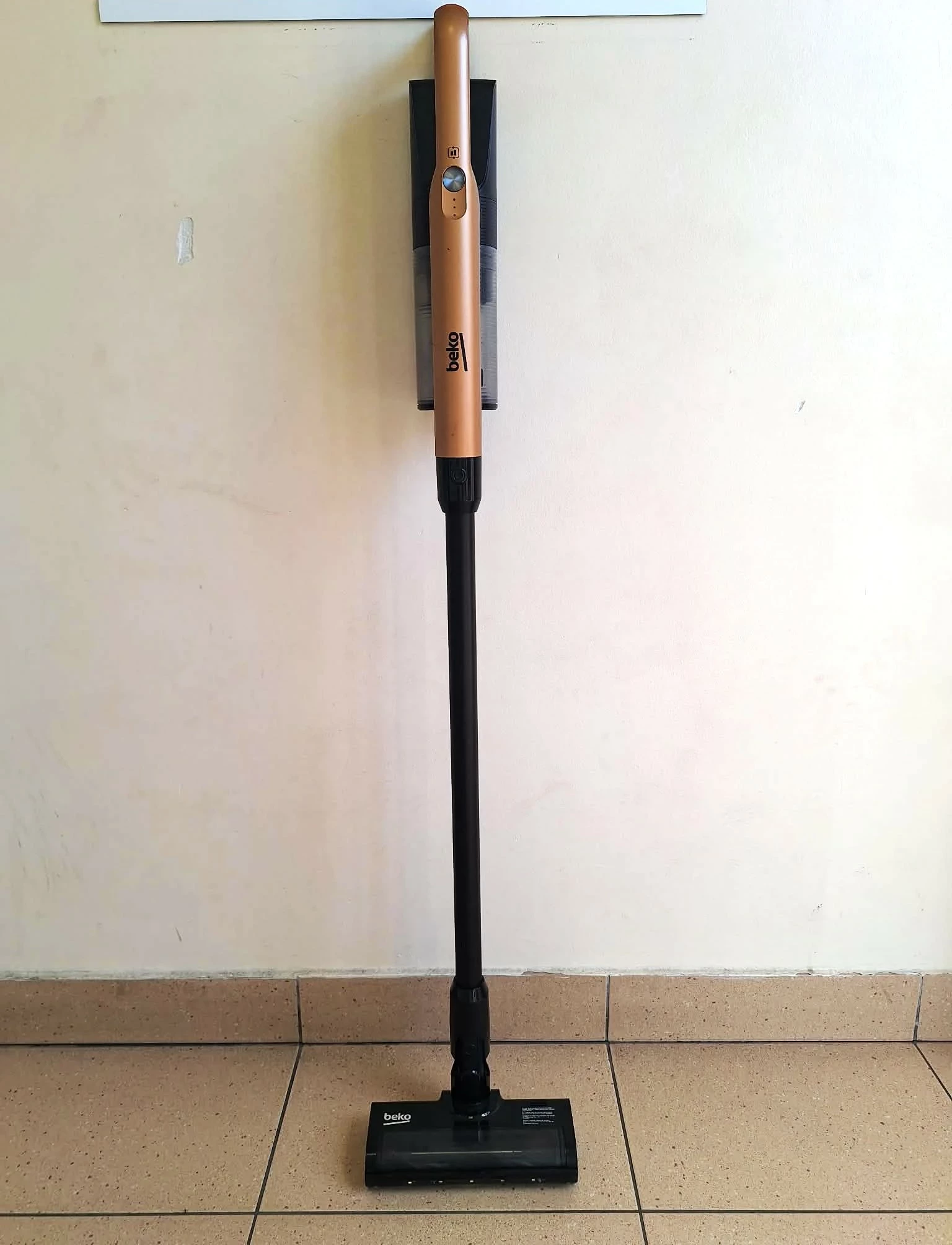 odkurzacz-pionowy-beko-slimclean-vrt65421vc-wielokolorowy-bezprzewodowy-chrobrego-44-radom