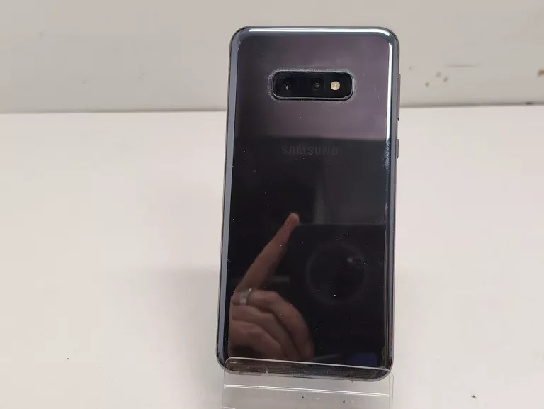 telefon-samsung-s10e-przekatna-ekranu-580