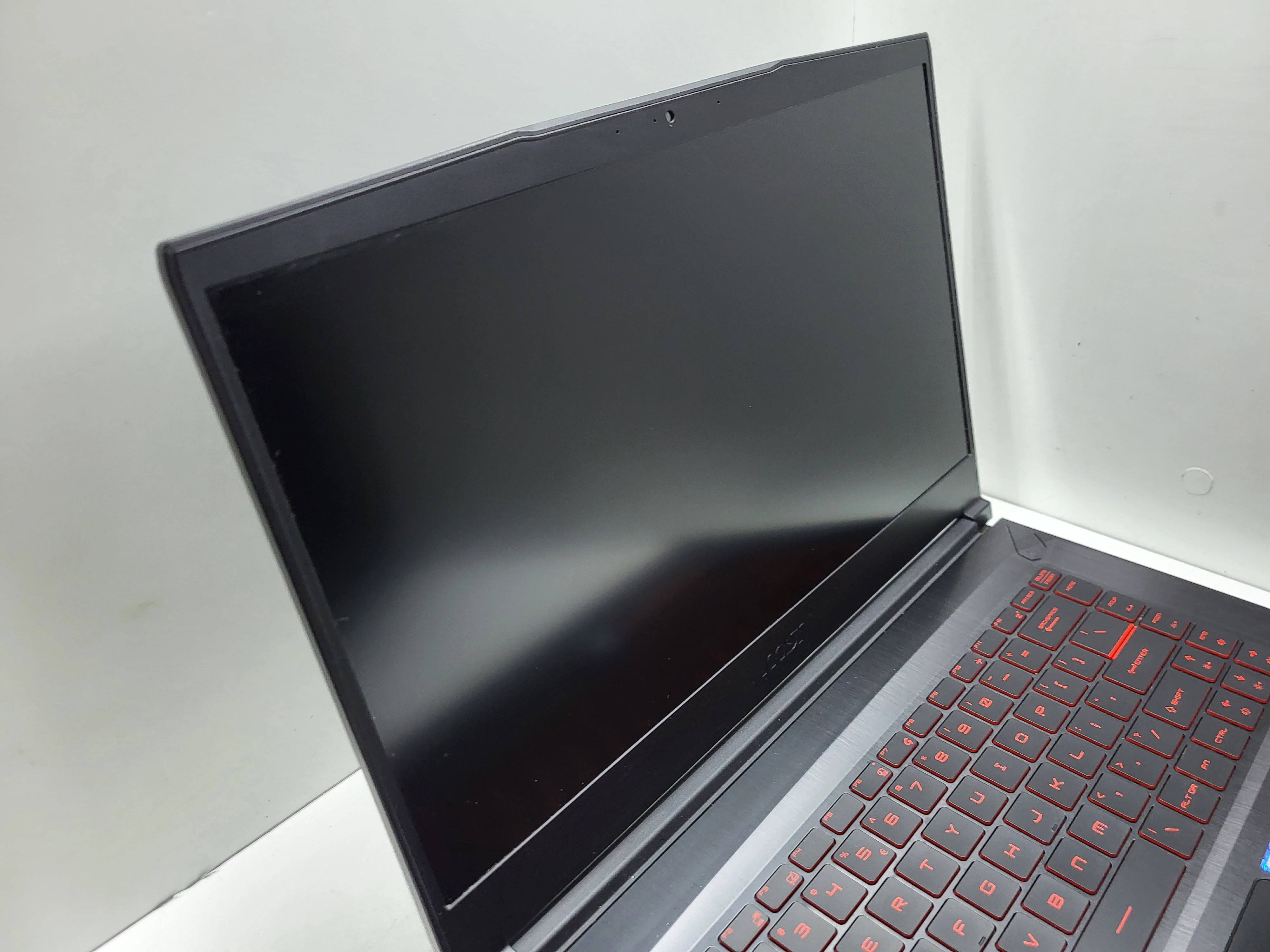 laptop-msi-gf63-thin-8rc5-i5-8300h8gbram256gb-ssd-liczba-rdzeni-procesora-4329-3