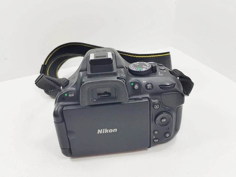 lustrzanka-nikon-d5200-korpus-obiektyw-ean-gtin-018208937271