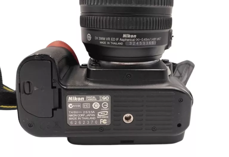 lustrzanka-nikon-d90-obiektyw-nikkor-dx-18-105mm-przekatna-ekranu-300