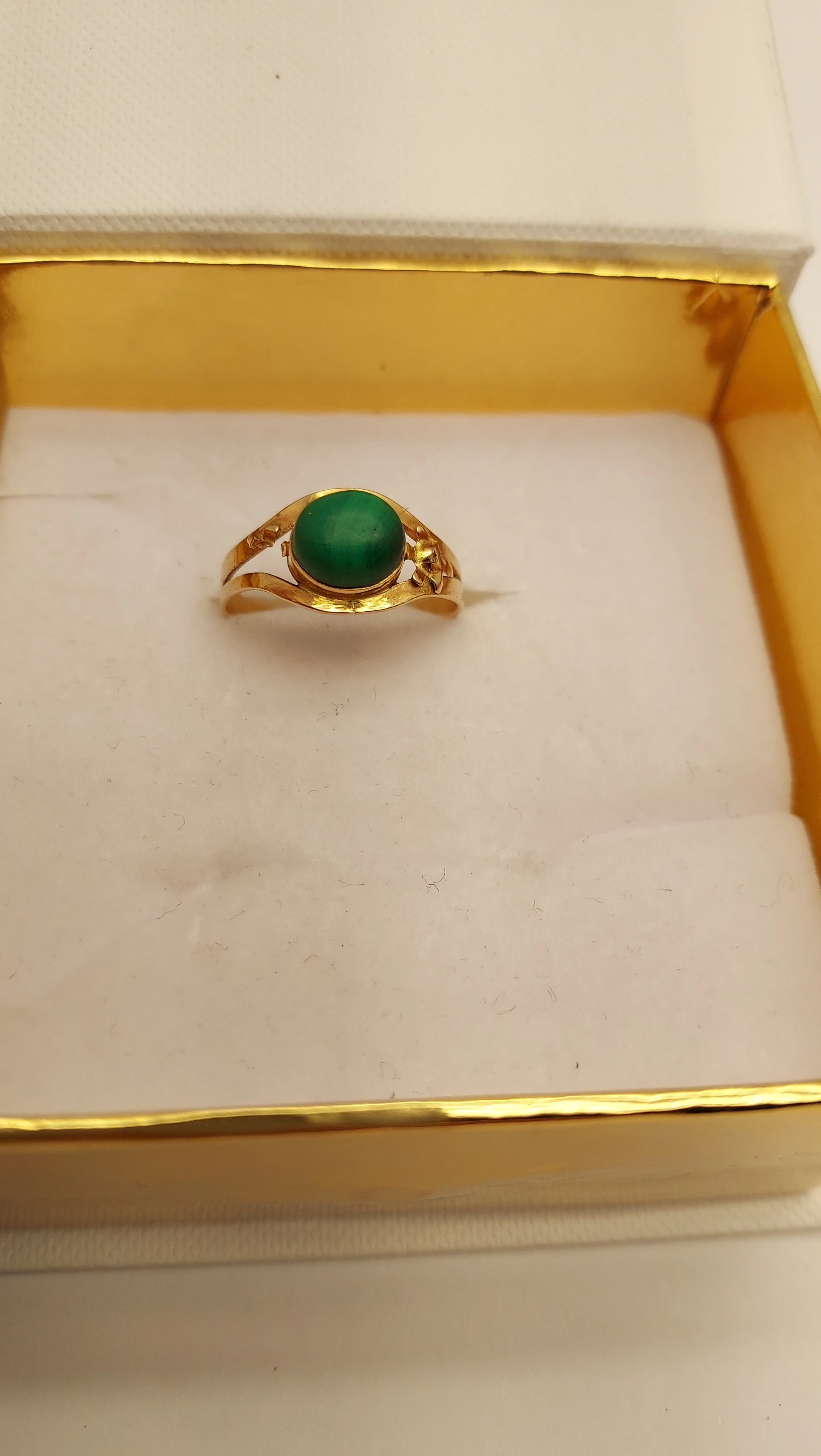 piekny-pierscionek-z-zielonym-oczkiem-185585-material-15835-2