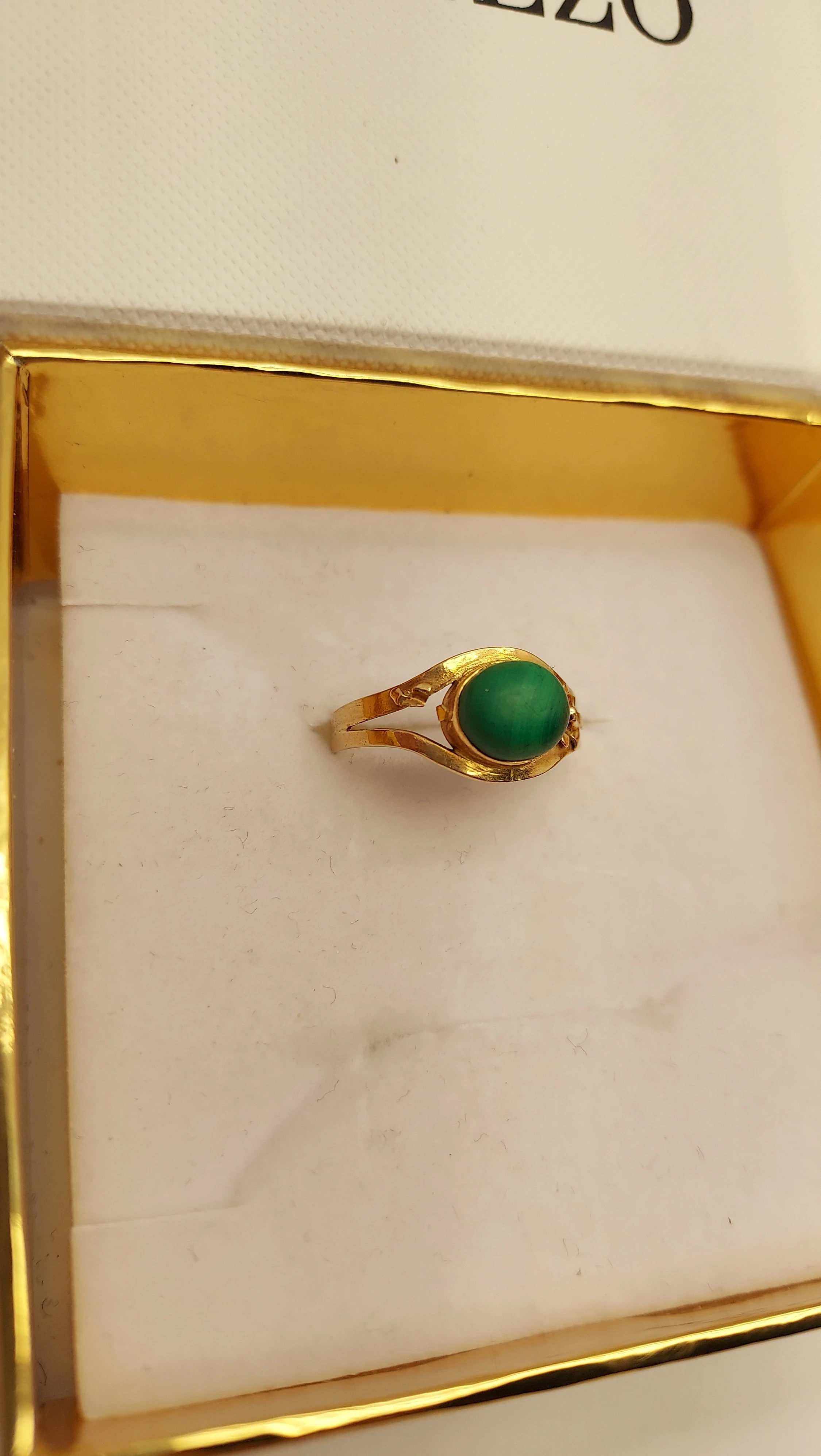 piekny-pierscionek-z-zielonym-oczkiem-185585-rodzaj-2205-2