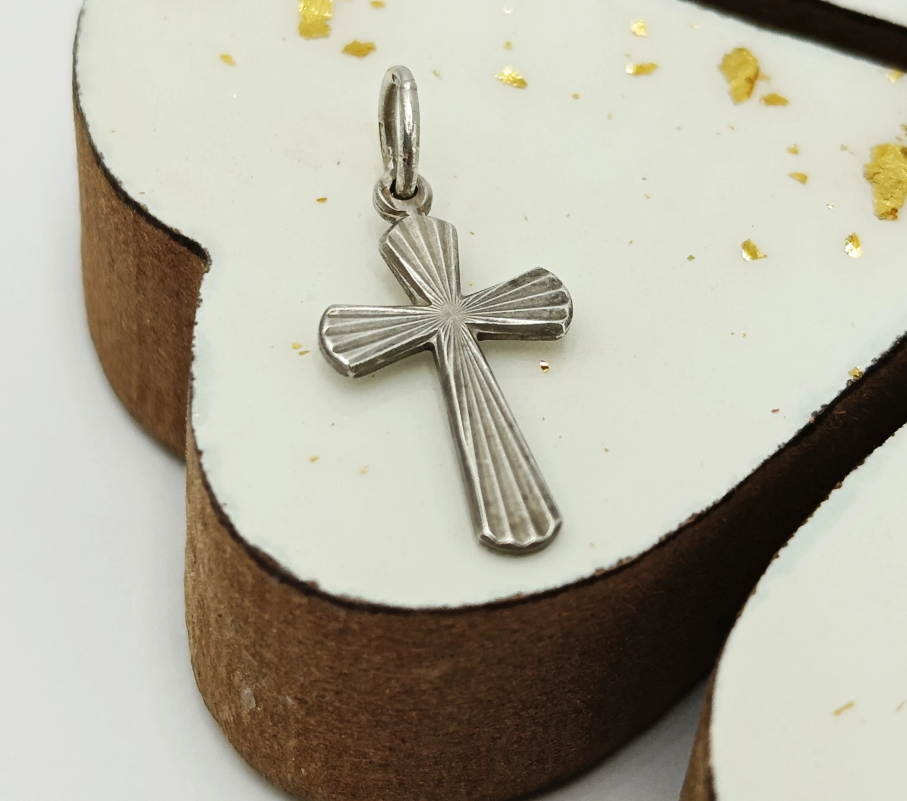 srebrna-zawieszka-krzyz-p925-w104g-kamienie-221-64