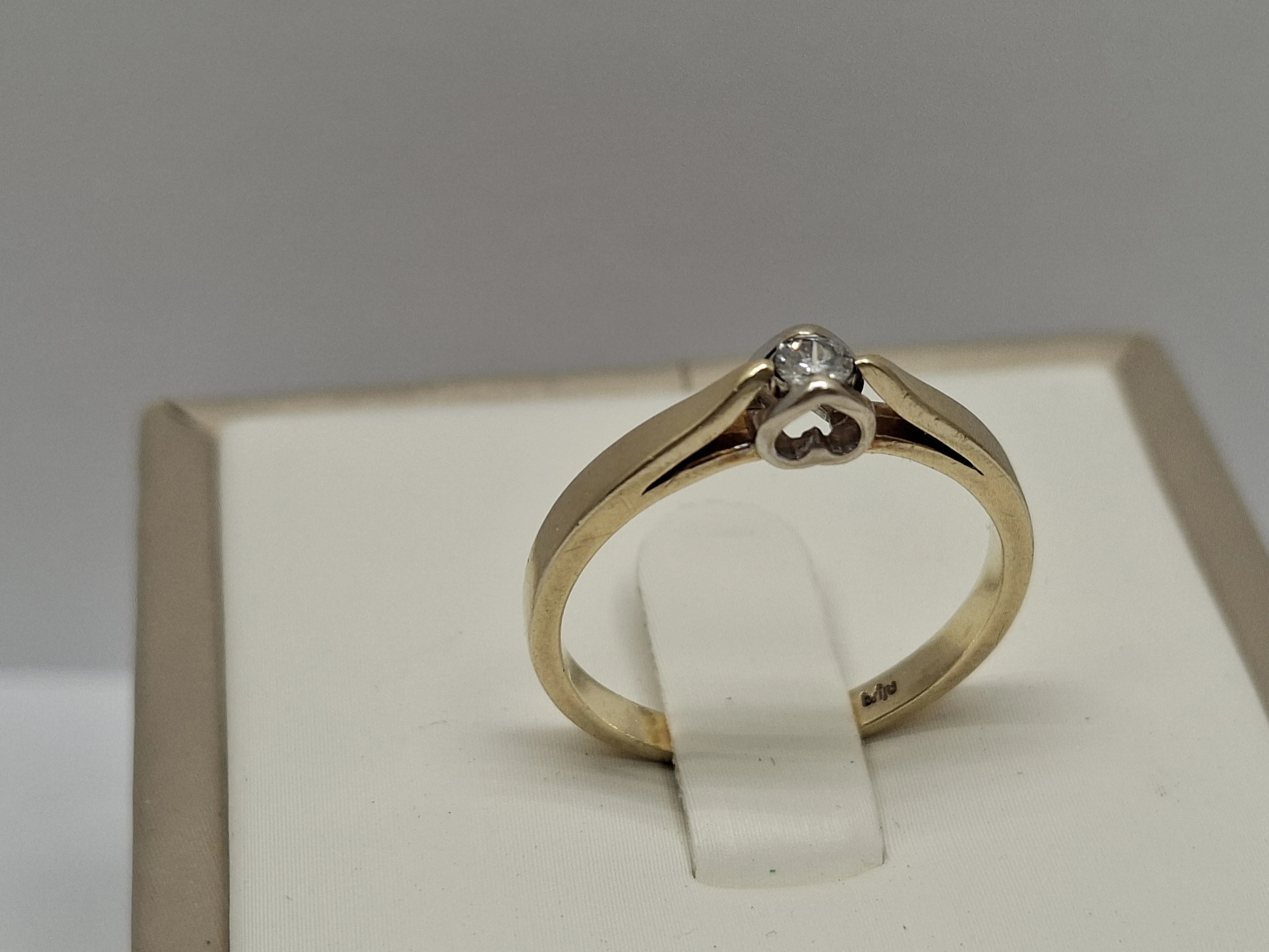 zloty-zareczynowy-pierscionek-z-sercem-585-228g-r13-brylant-008ct-rodzaj-2205-2