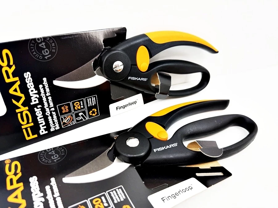 zestaw-dwa-sekatory-fiskars-ogrodowy-nozycowy-p44-fingerloop-ean-gtin-6411501964403