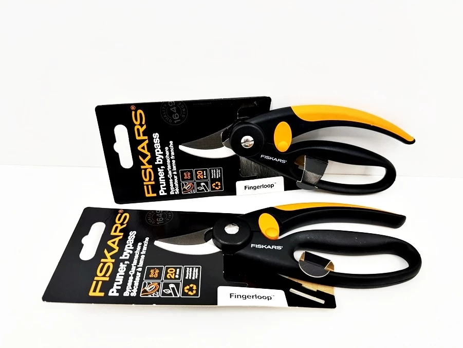 zestaw-dwa-sekatory-fiskars-ogrodowy-nozycowy-p44-fingerloop-krzywoustego-324-wroclaw