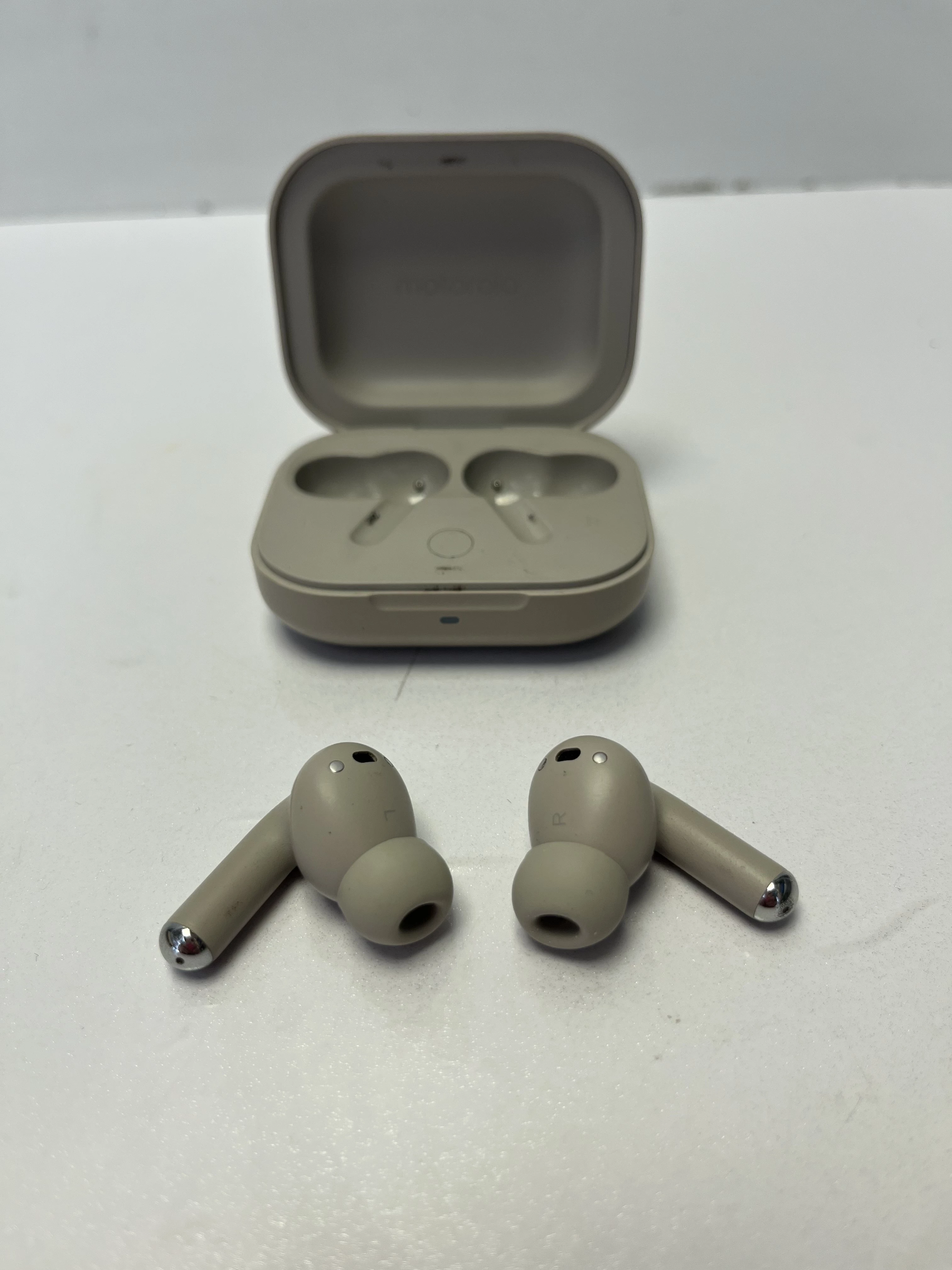 sluchawki-bezprzewodowe-dokanalowe-motorola-moto-buds-osiedle-teatralne-3u15-krakow