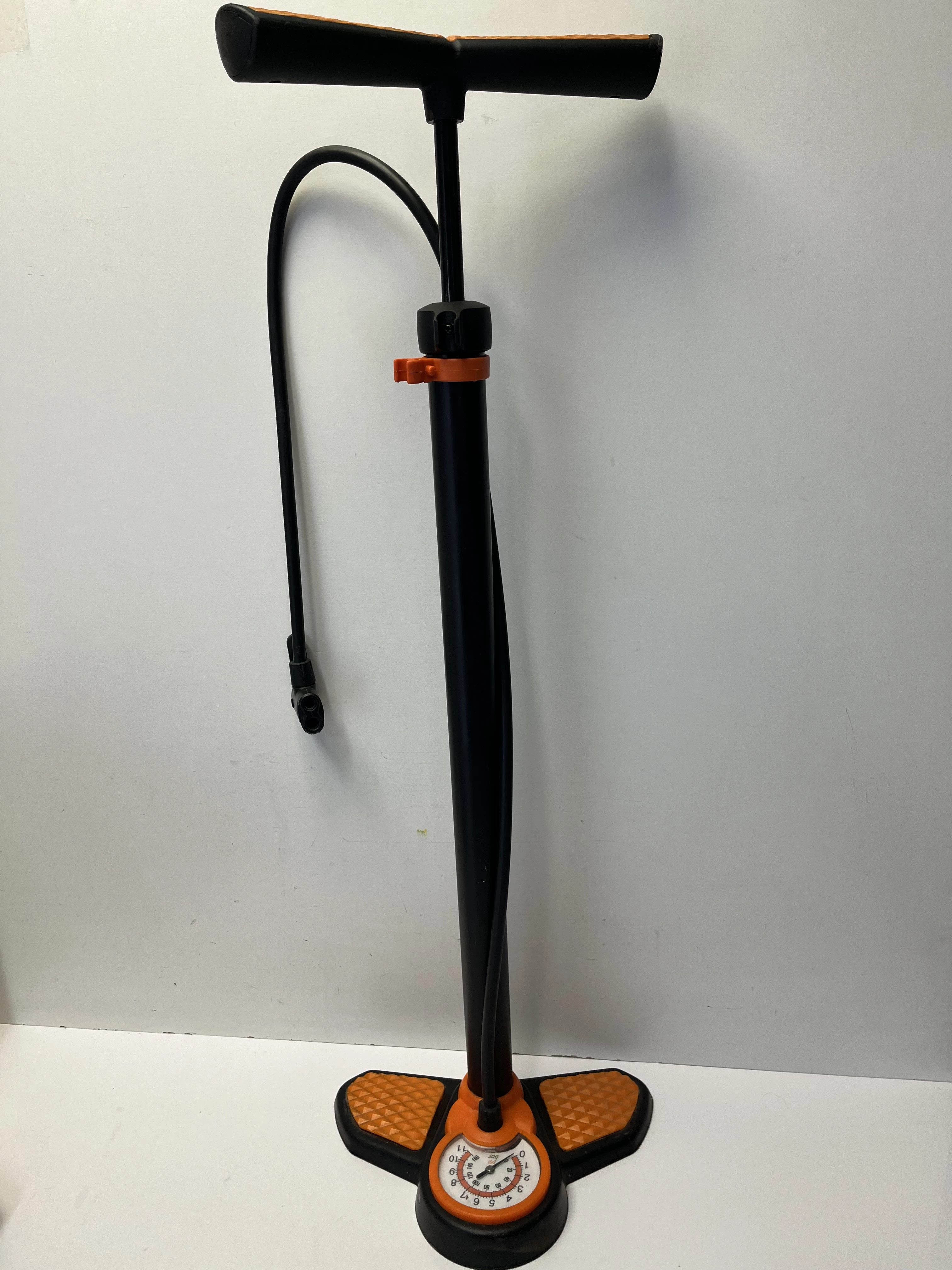 pompka-rowerowa-duza-osiedle-teatralne-3u15-krakow