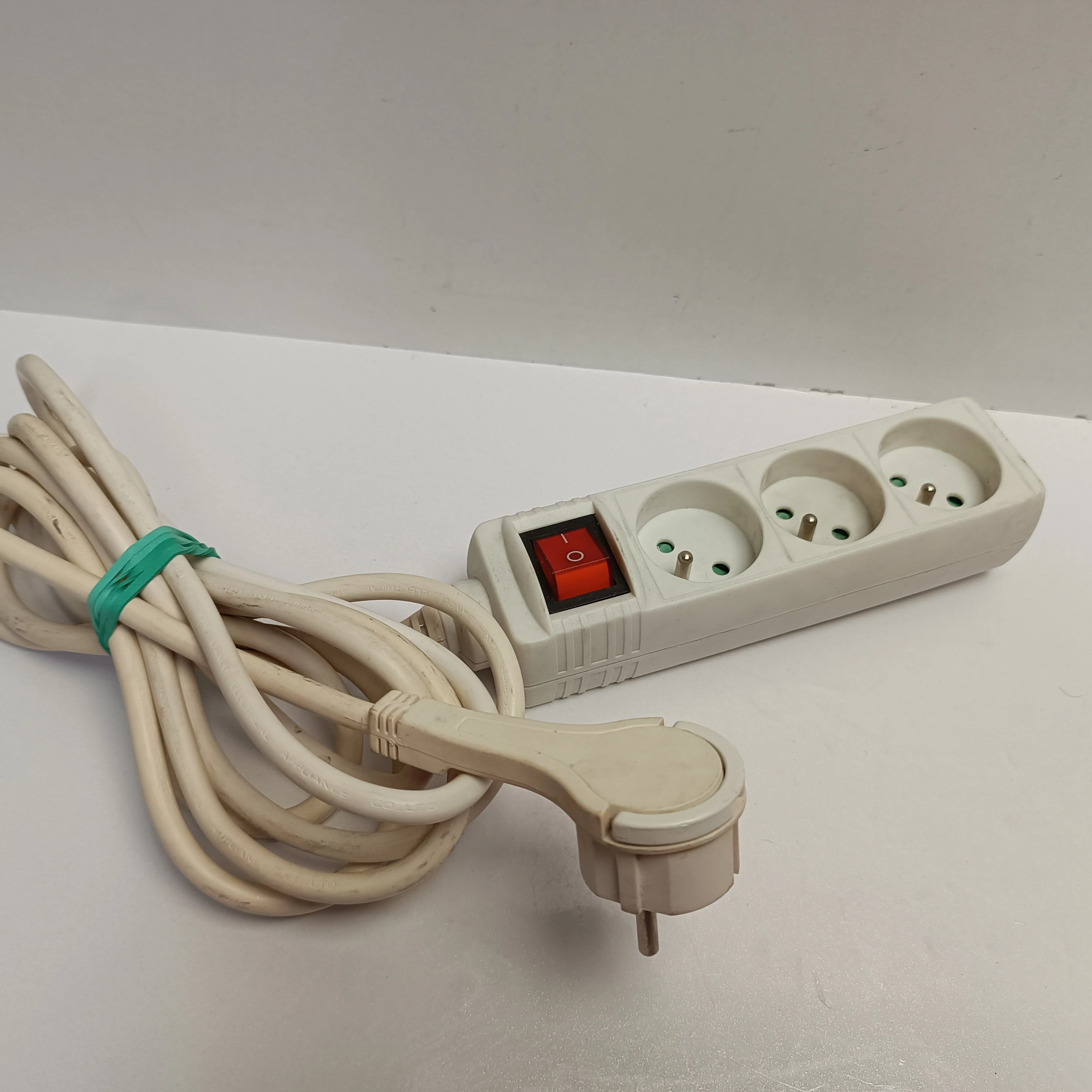 przedluzacz-3-z-wylacznikiem-ean-gtin-5905003007924