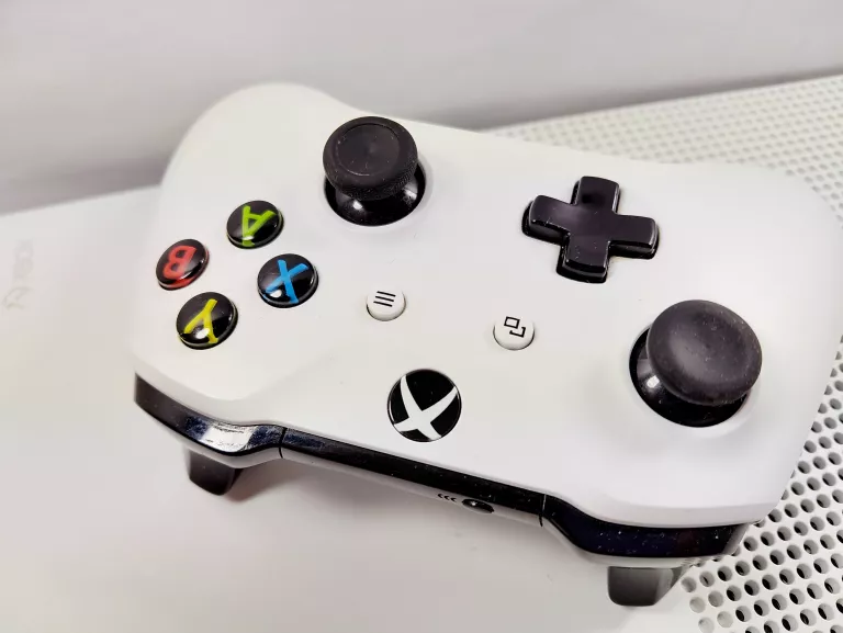 konsola-xbox-one-s-liczba-kontrolerow-w-zestawie-205994-225550