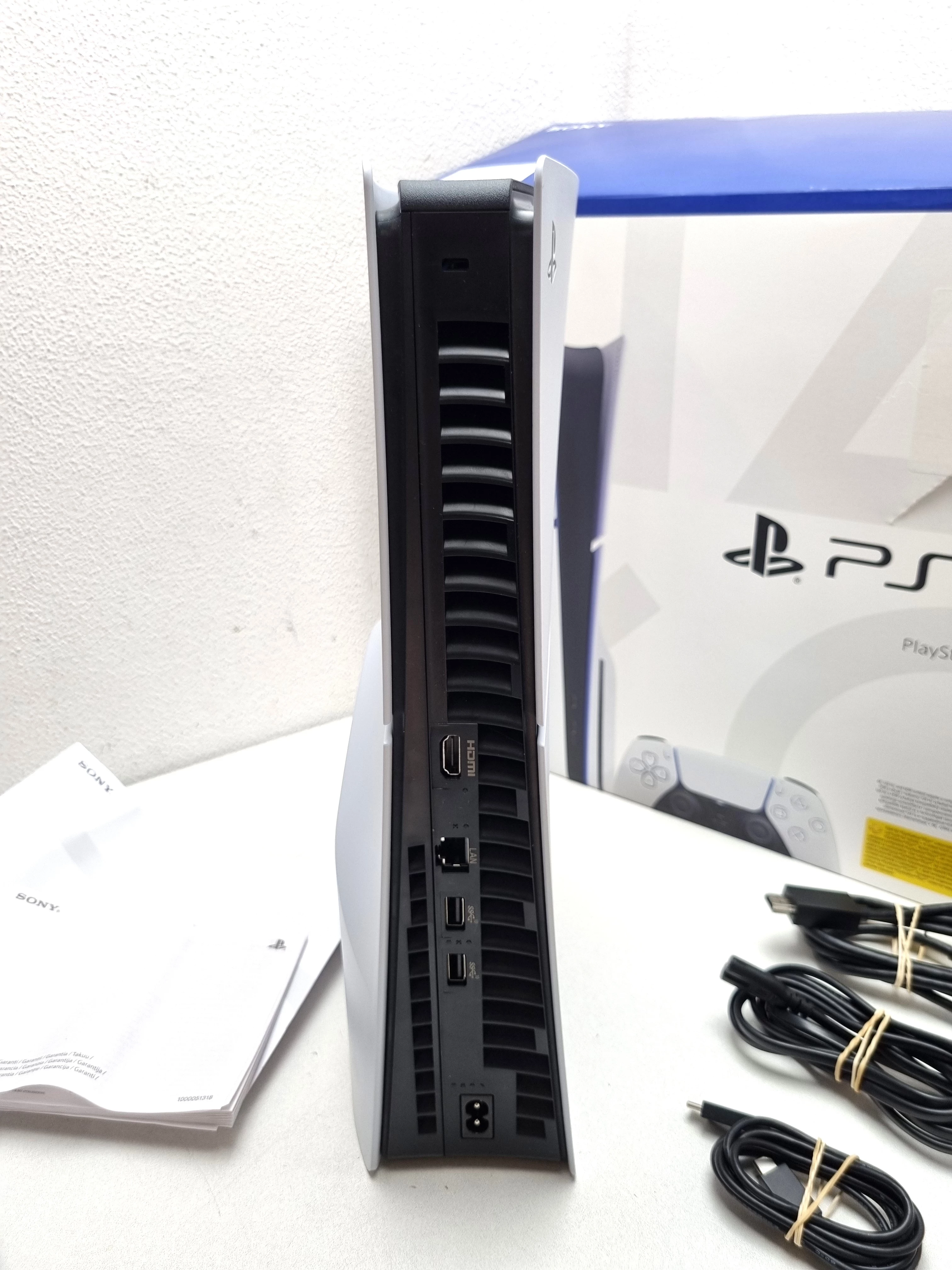 konsola-ps5-slim-1tb-pad-komplet-zawiera-baterie-250685-2006717