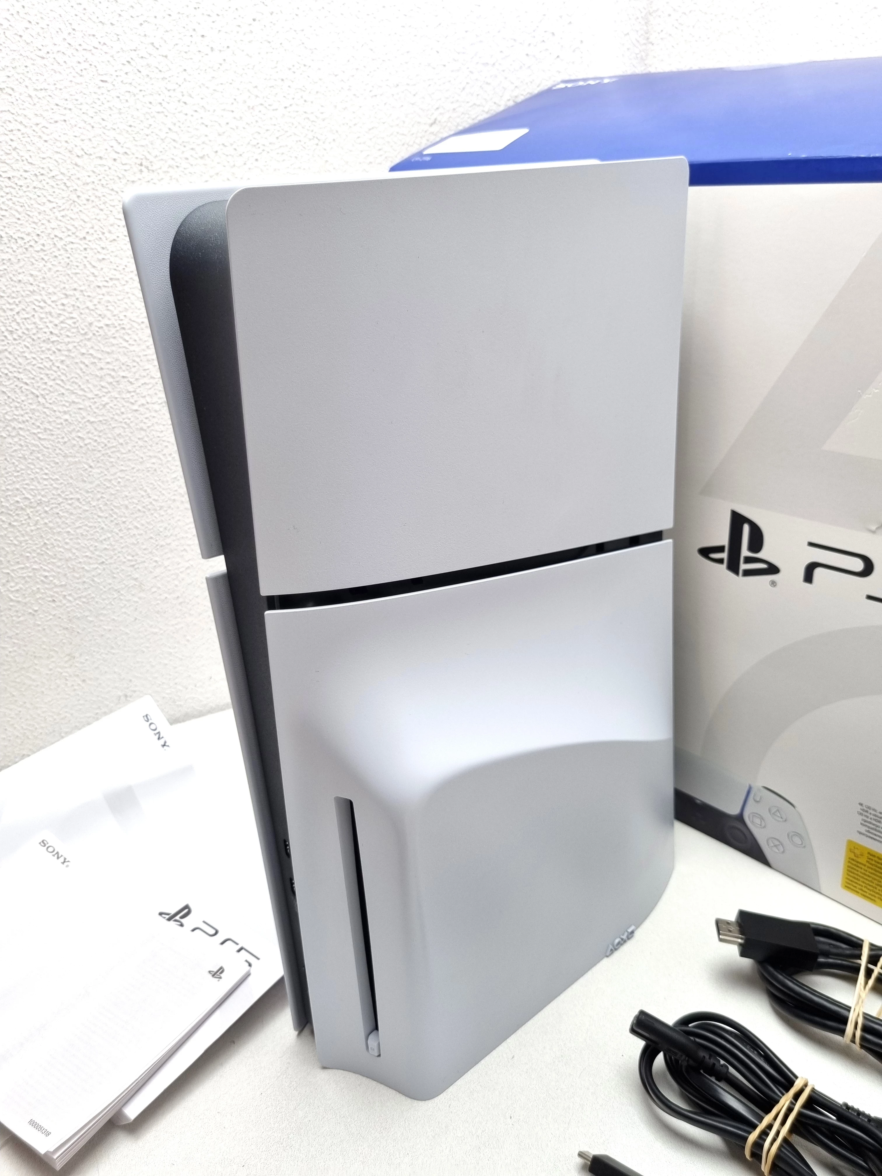 konsola-ps5-slim-1tb-pad-komplet-wersja-247643-1929736