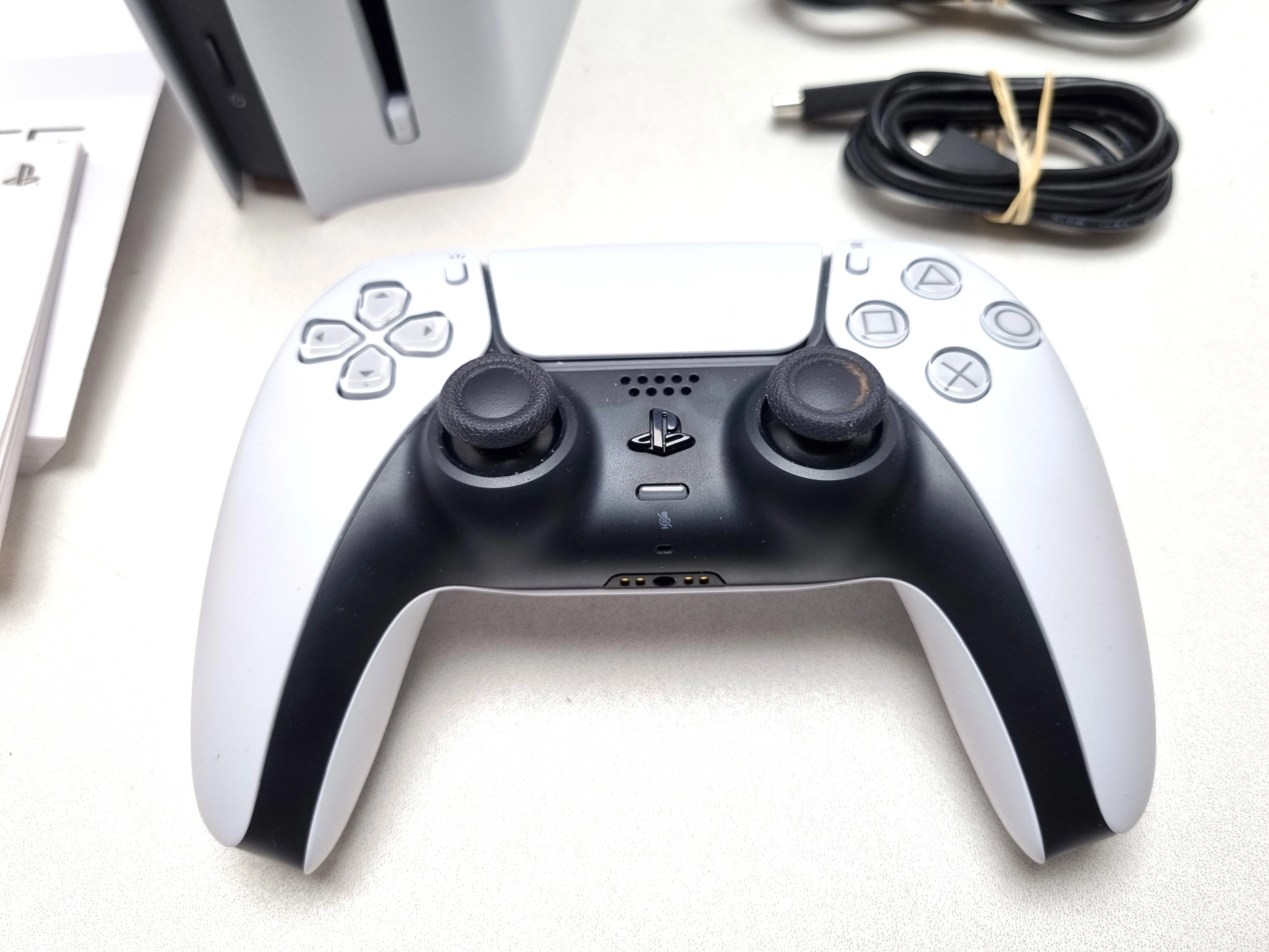 konsola-ps5-slim-1tb-pad-komplet-stan-11323-2