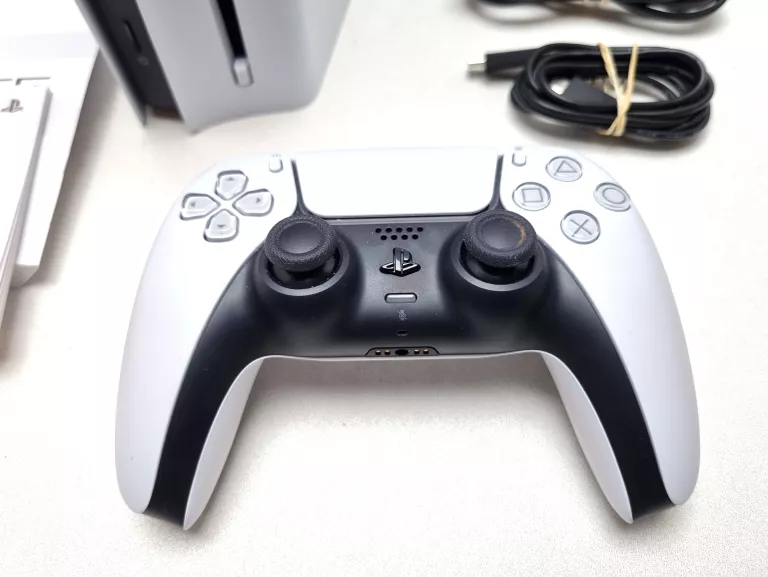 konsola-ps5-slim-1tb-pad-komplet-stan-11323-2