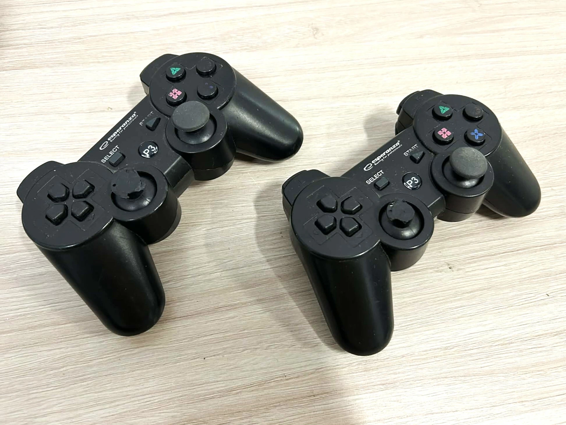 konsola-ps3-super-slim-1tb-liczba-kontrolerow-w-zestawie-205994-225554