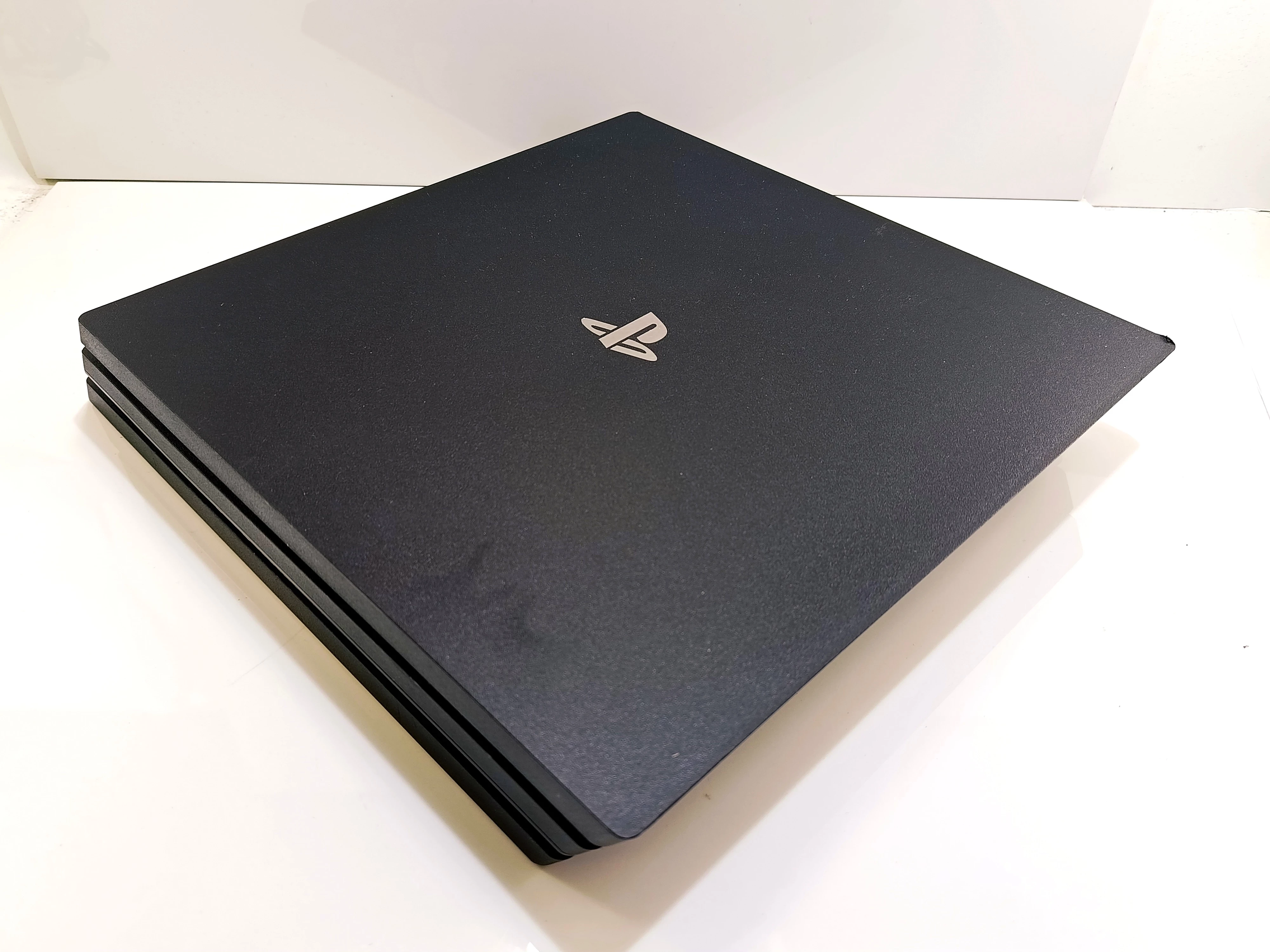 konsola-ps4-pro-1tb-cuh-7216b-pad-liczba-kontrolerow-w-zestawie-205994-225550