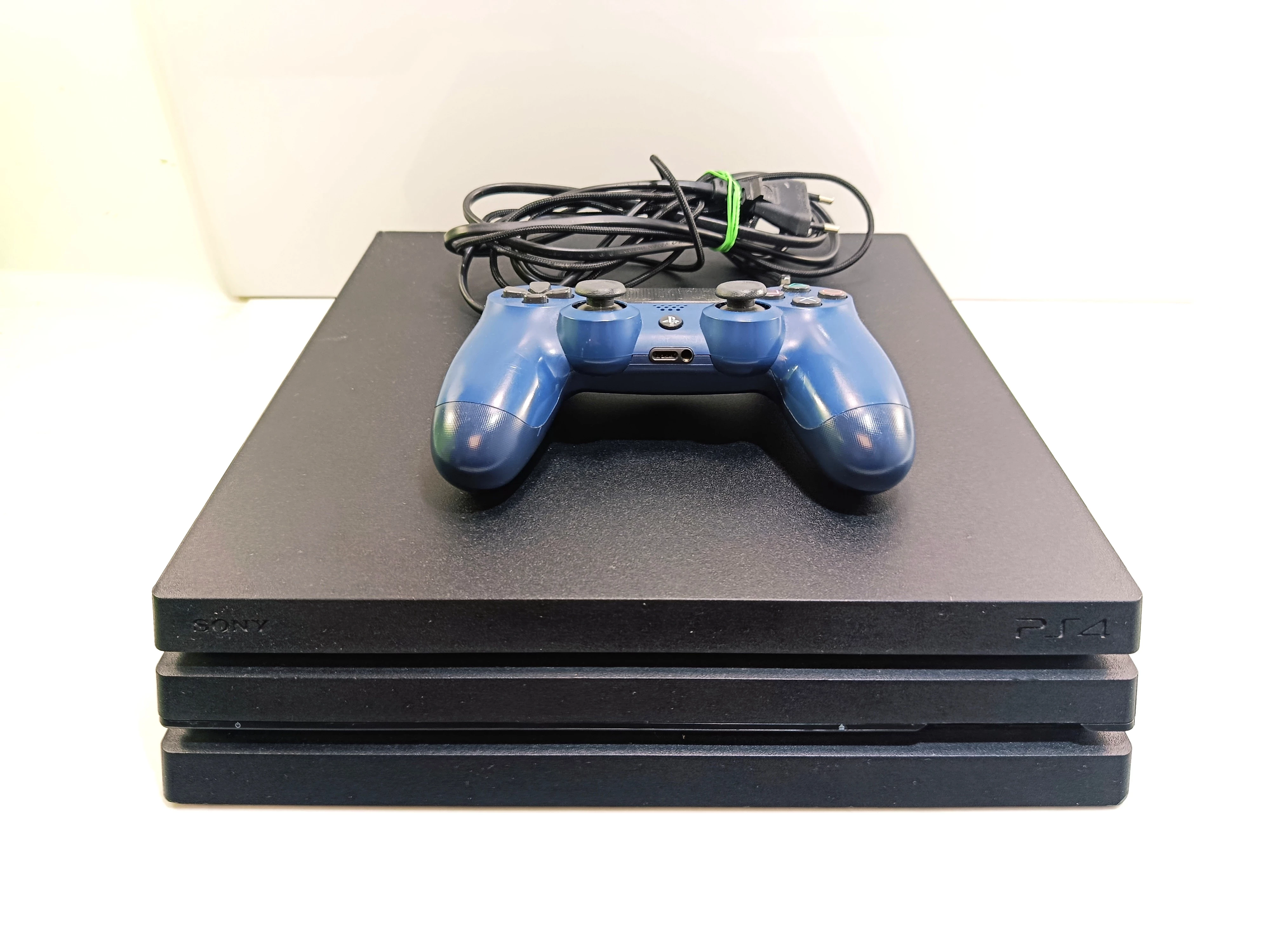 konsola-ps4-pro-1tb-cuh-7216b-pad-glowna-62-poznan-ska-x