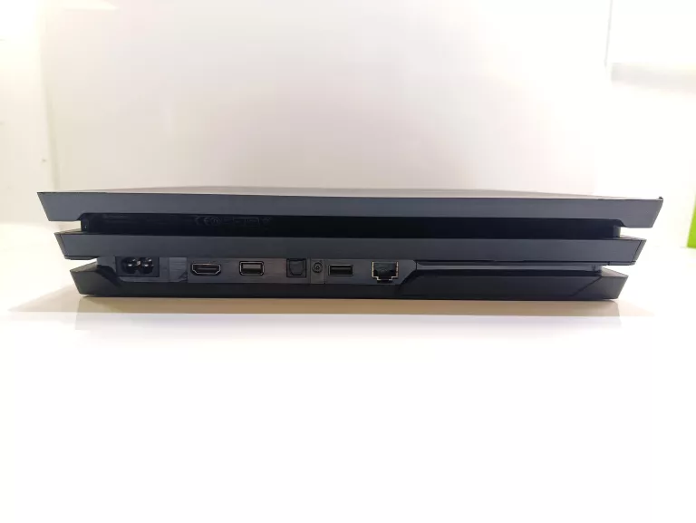 konsola-ps4-pro-1tb-cuh-7216b-pad-kod-producenta-cuh-7216b