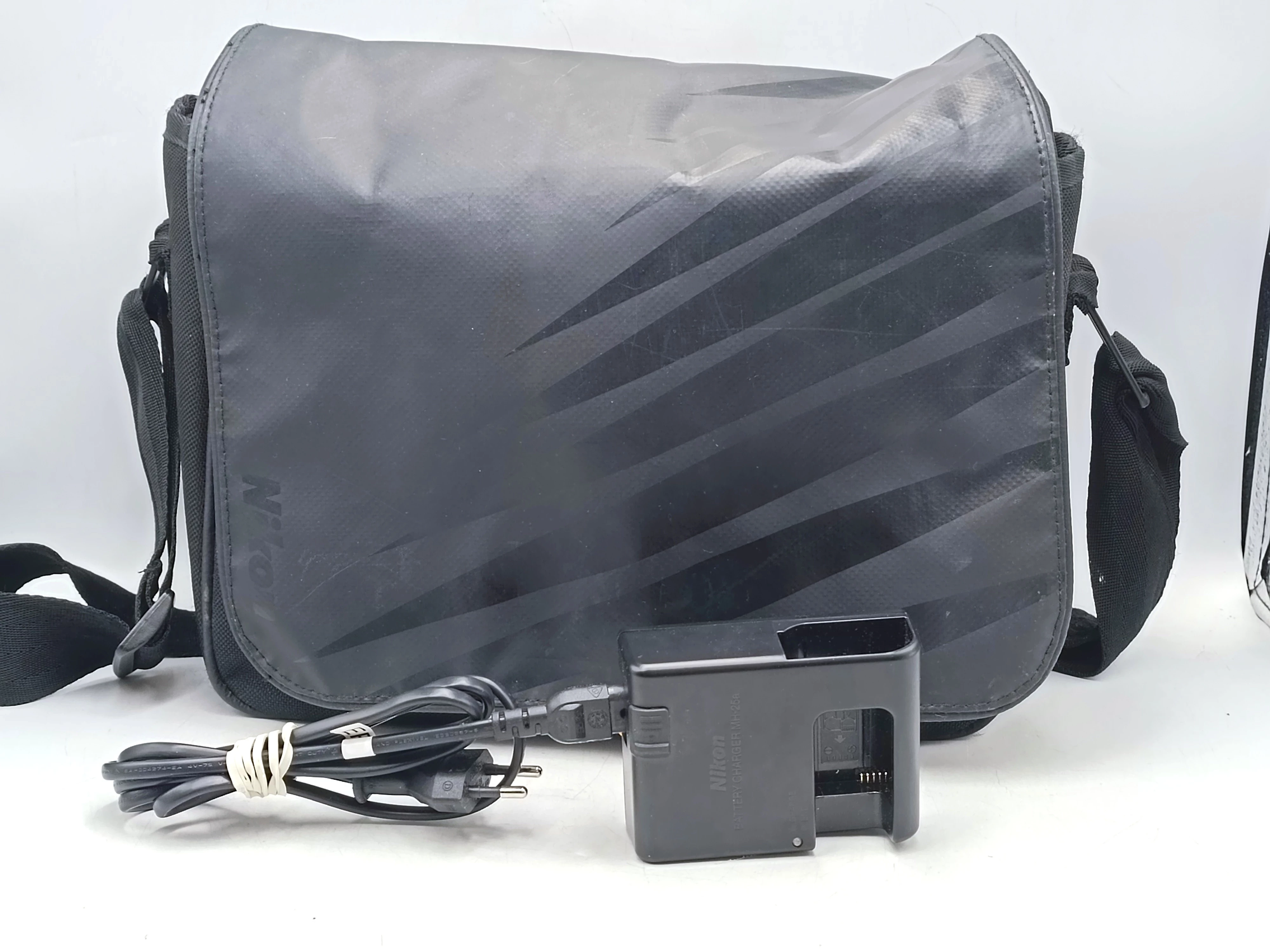 body-nikon-d7500-przebieg-2450-zdjec-ean-gtin-018208953479