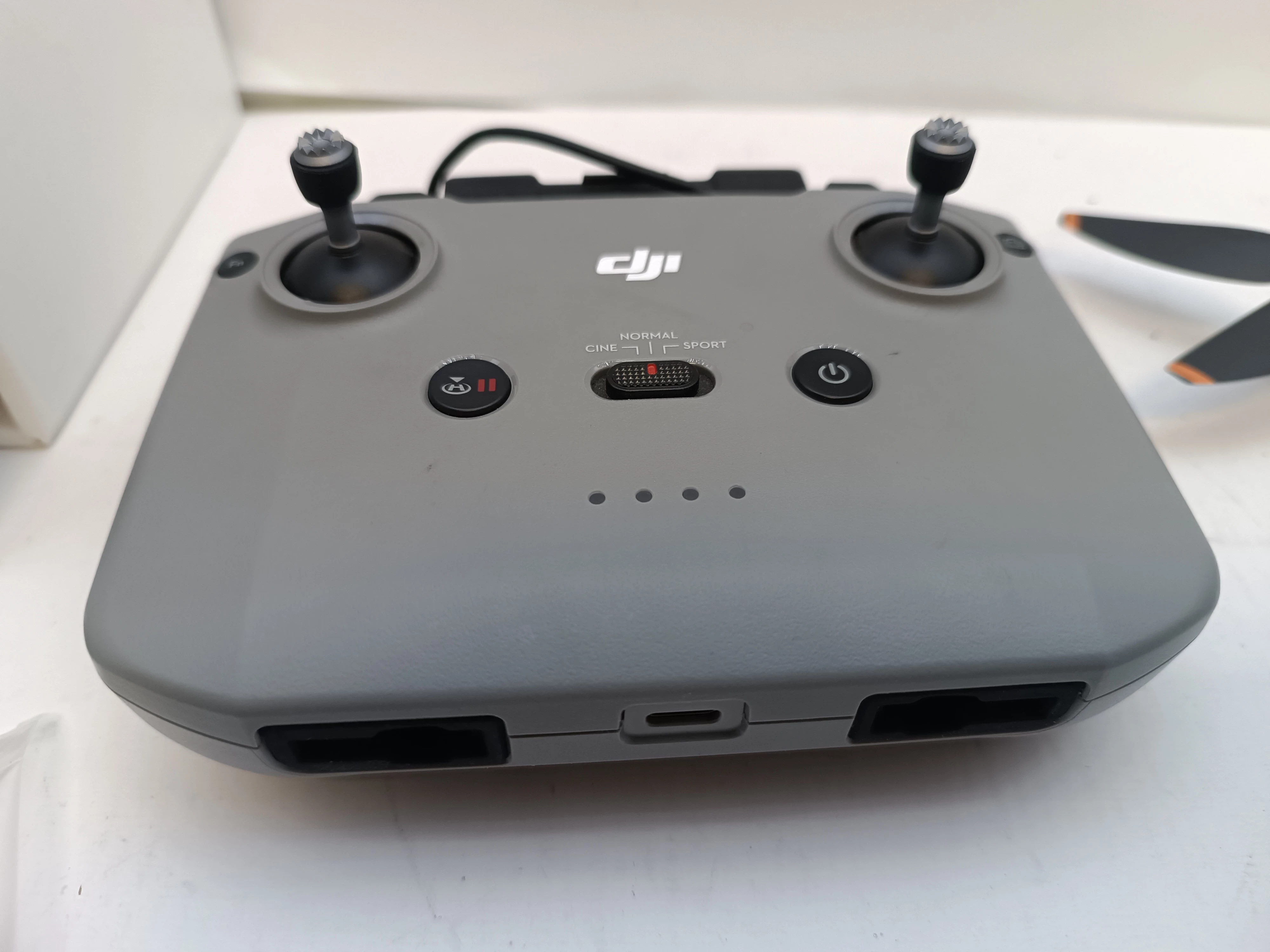 dron-dji-mini-2-se-komplet-marka-248811-1136865