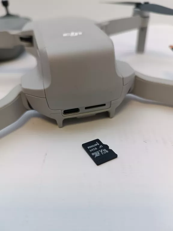 dron-dji-mini-2-se-komplet-liczba-smigiel-129406-1