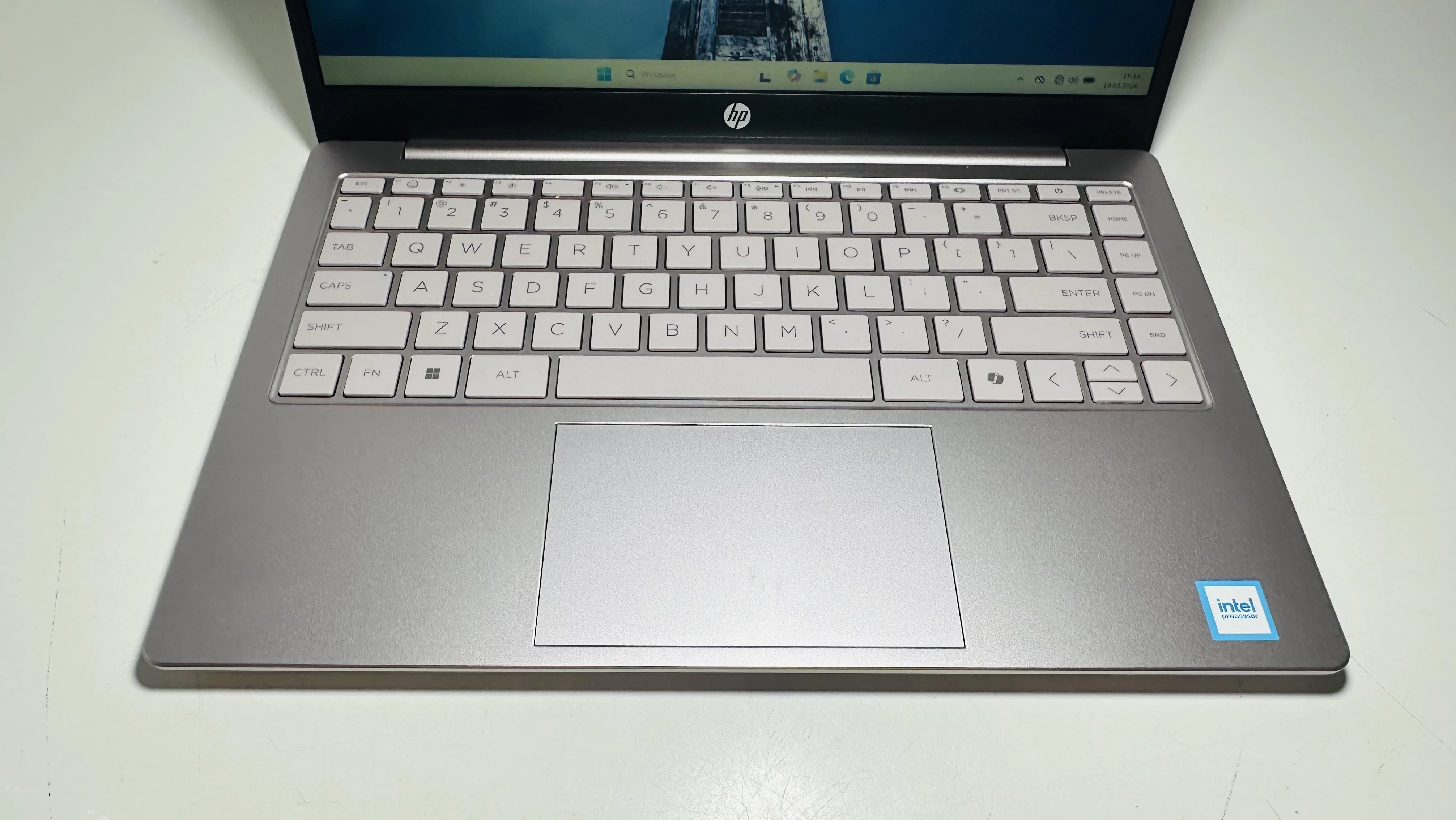 laptop-hp-14-ep2011-14-n150-4gb-ddr4-128gb-usf-hd-tranquil-pink-win11-ean-gtin-198990152523