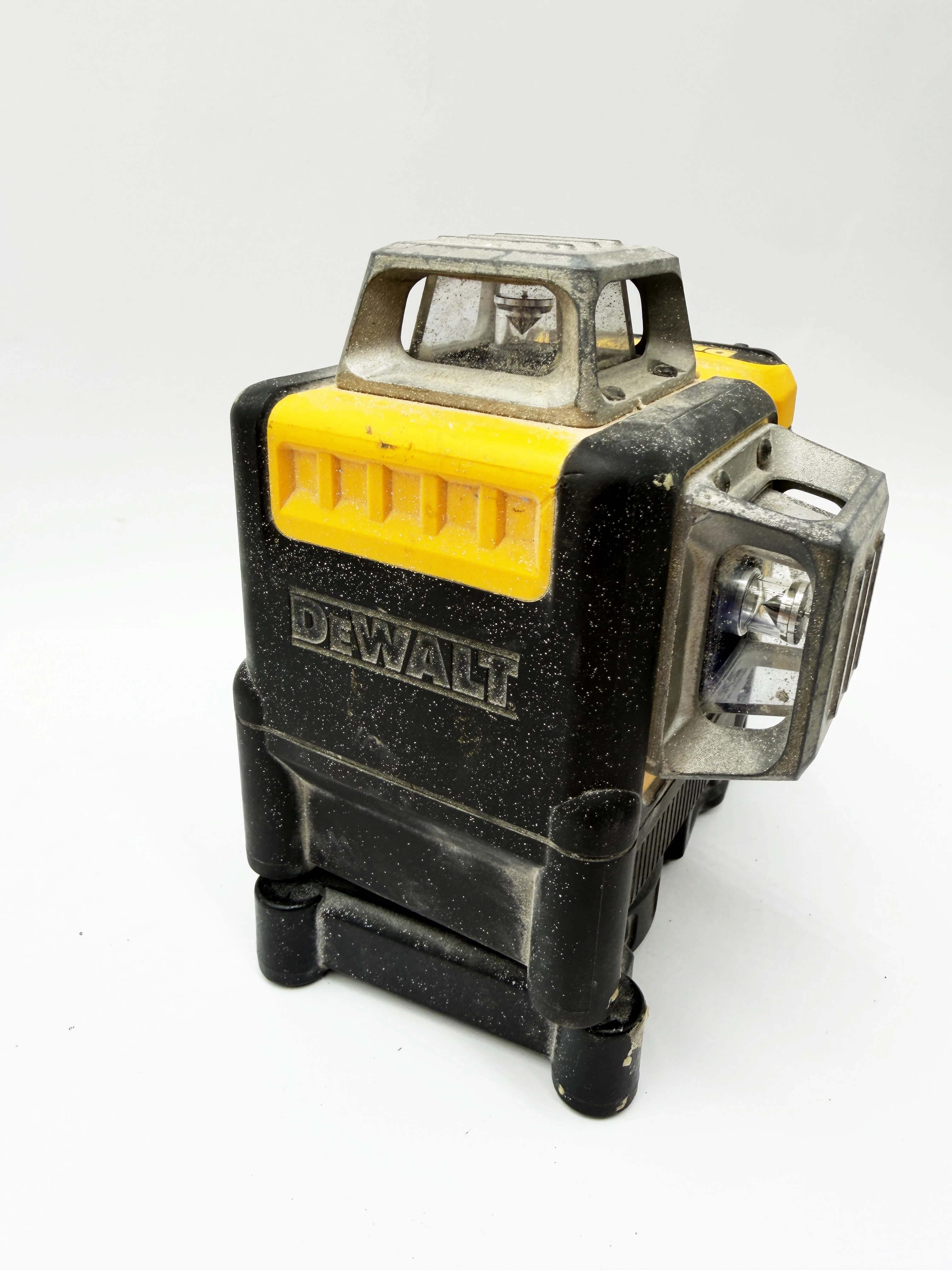 laser-krzyzowy-dewalt-dce0811g-2-baterie-ladowarka-walizka-maksymalny-zasieg-pracy-20