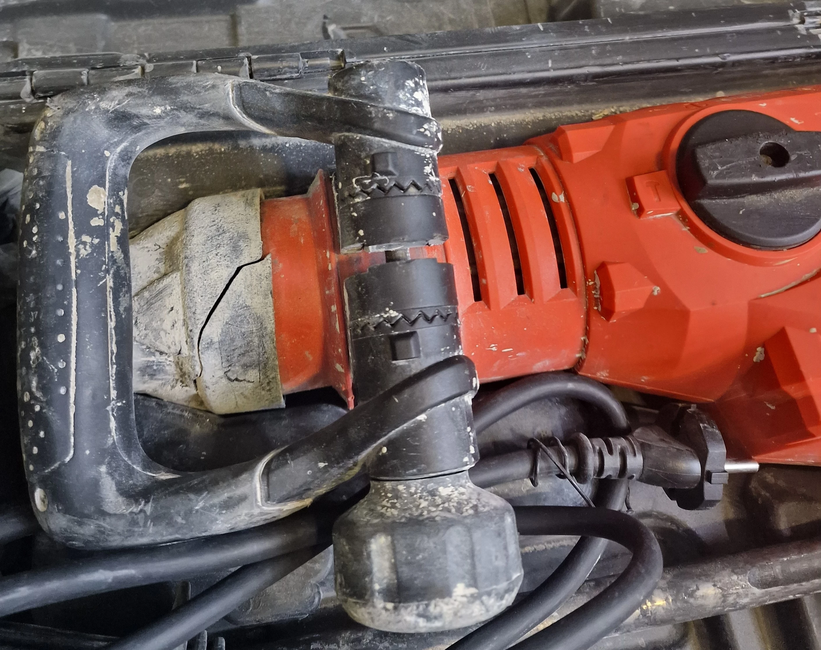 mlot-udarowy-yato-yt-82135-walizka-stan-11323-2