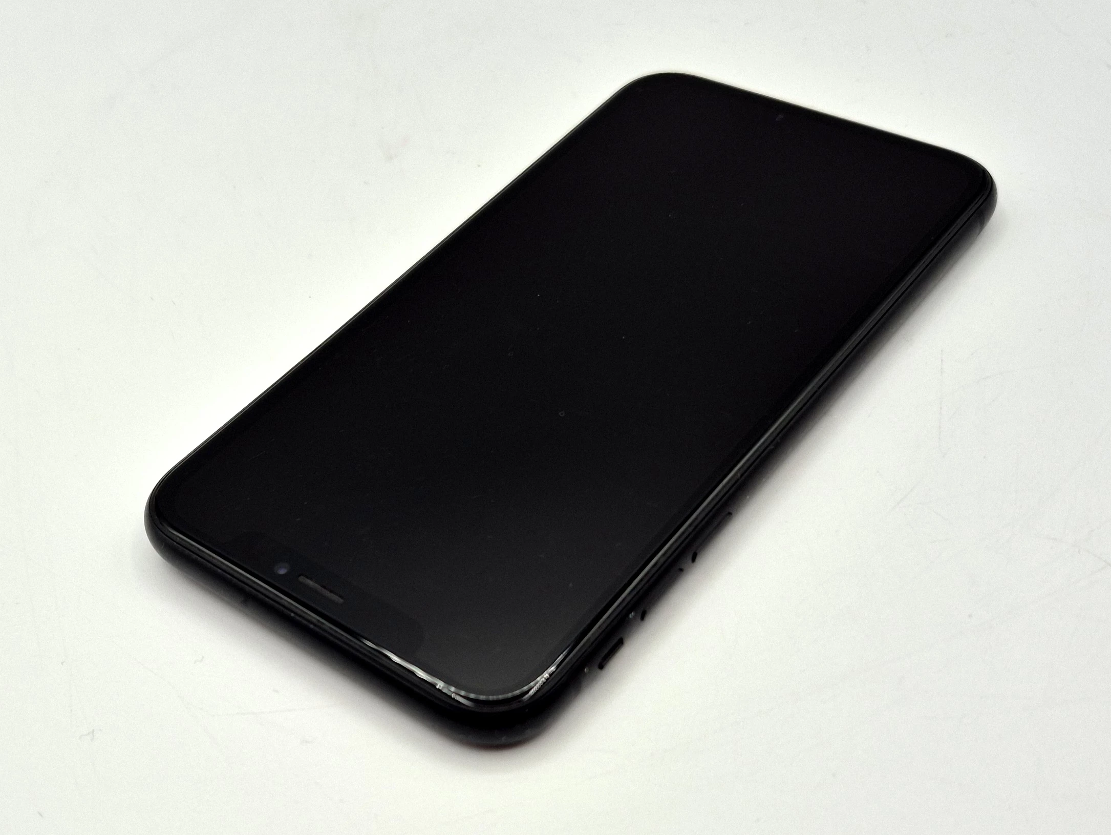 apple-iphone-xr-128gb-81-stan-11323-2