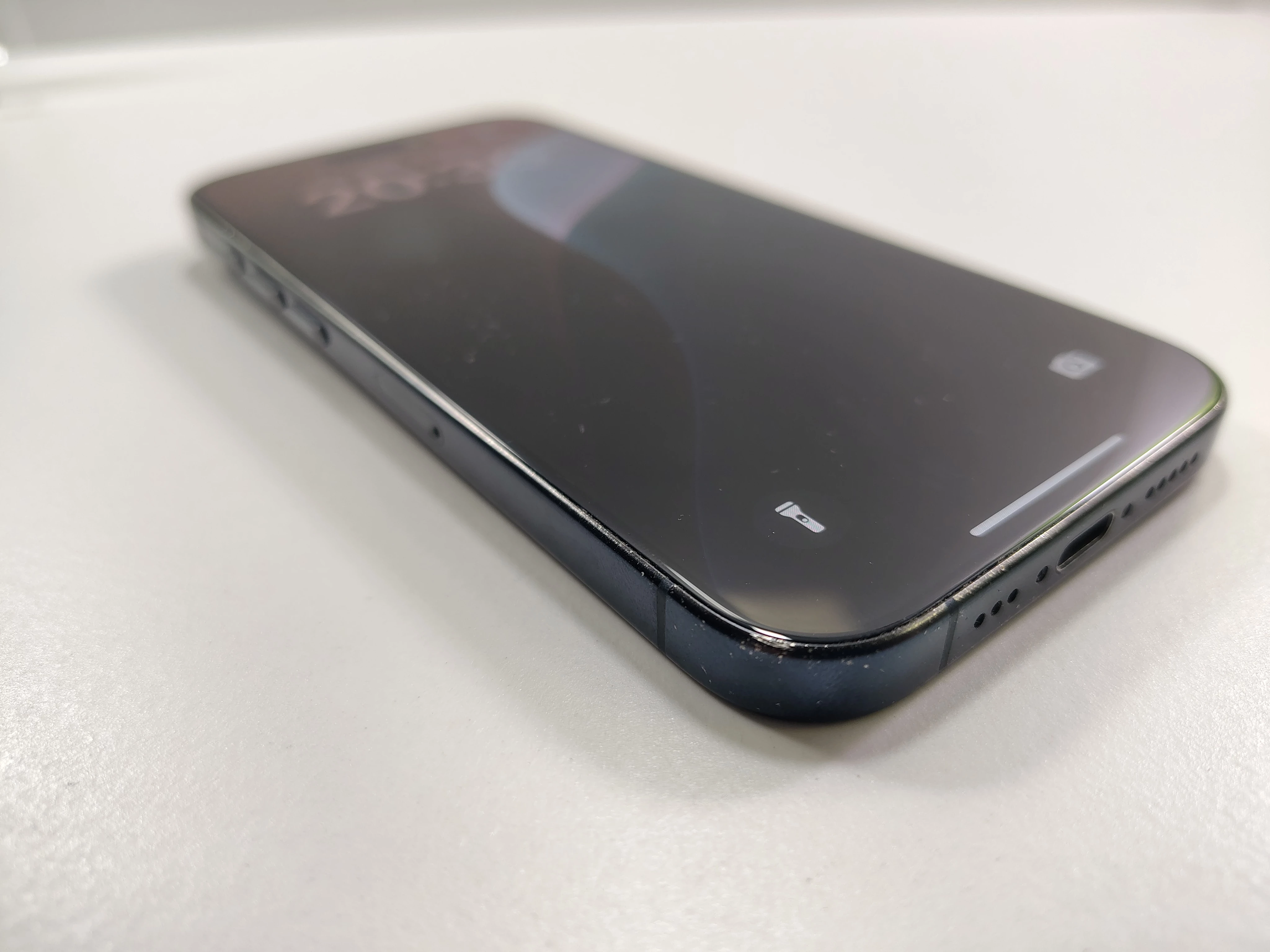 telefon-iphone-15-pro-128gb-bateria-100-pojemnosc-akumulatora-3650