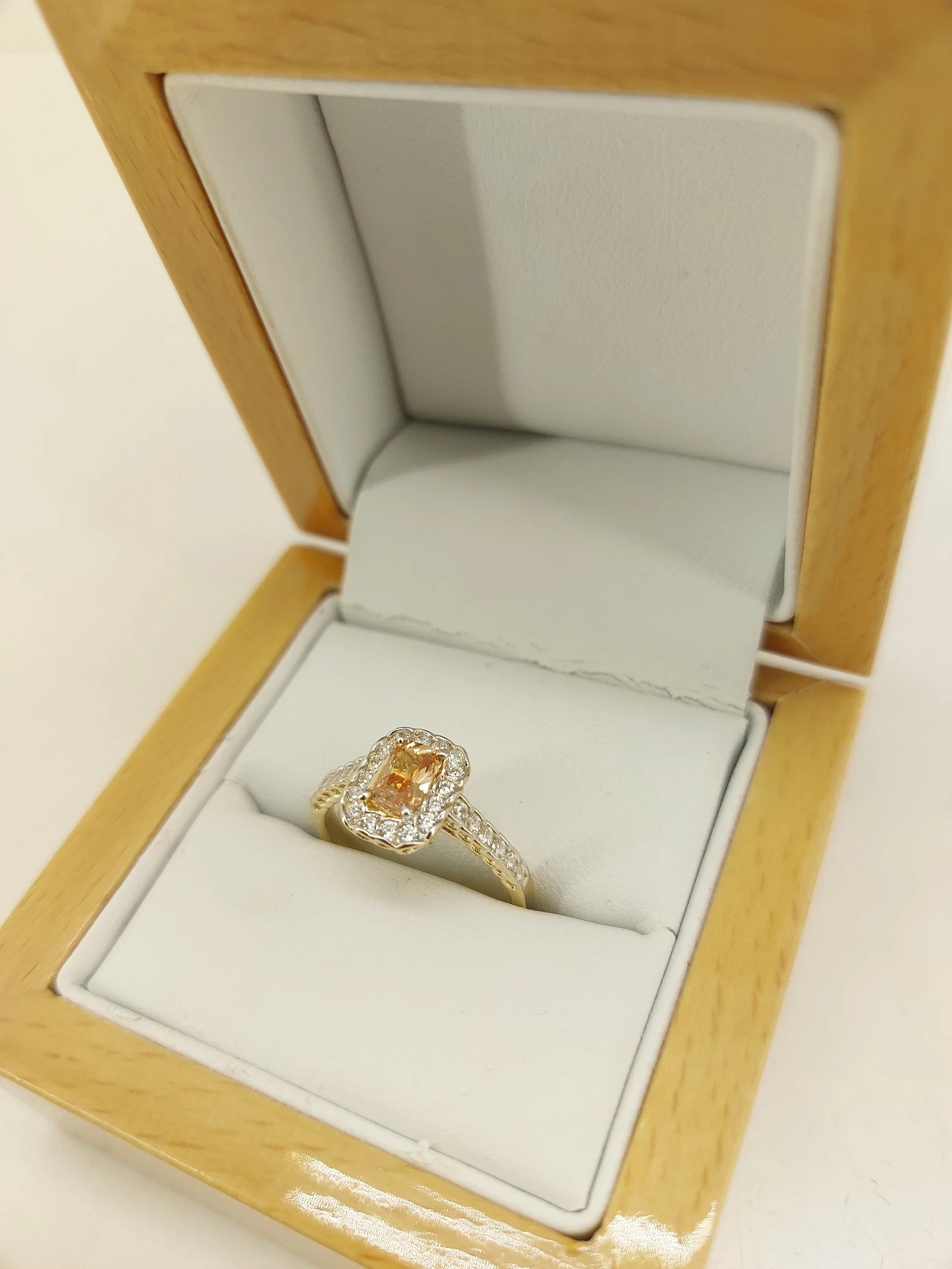 zloty-migotliwy-pierscionek-255g-585-material-15835-2