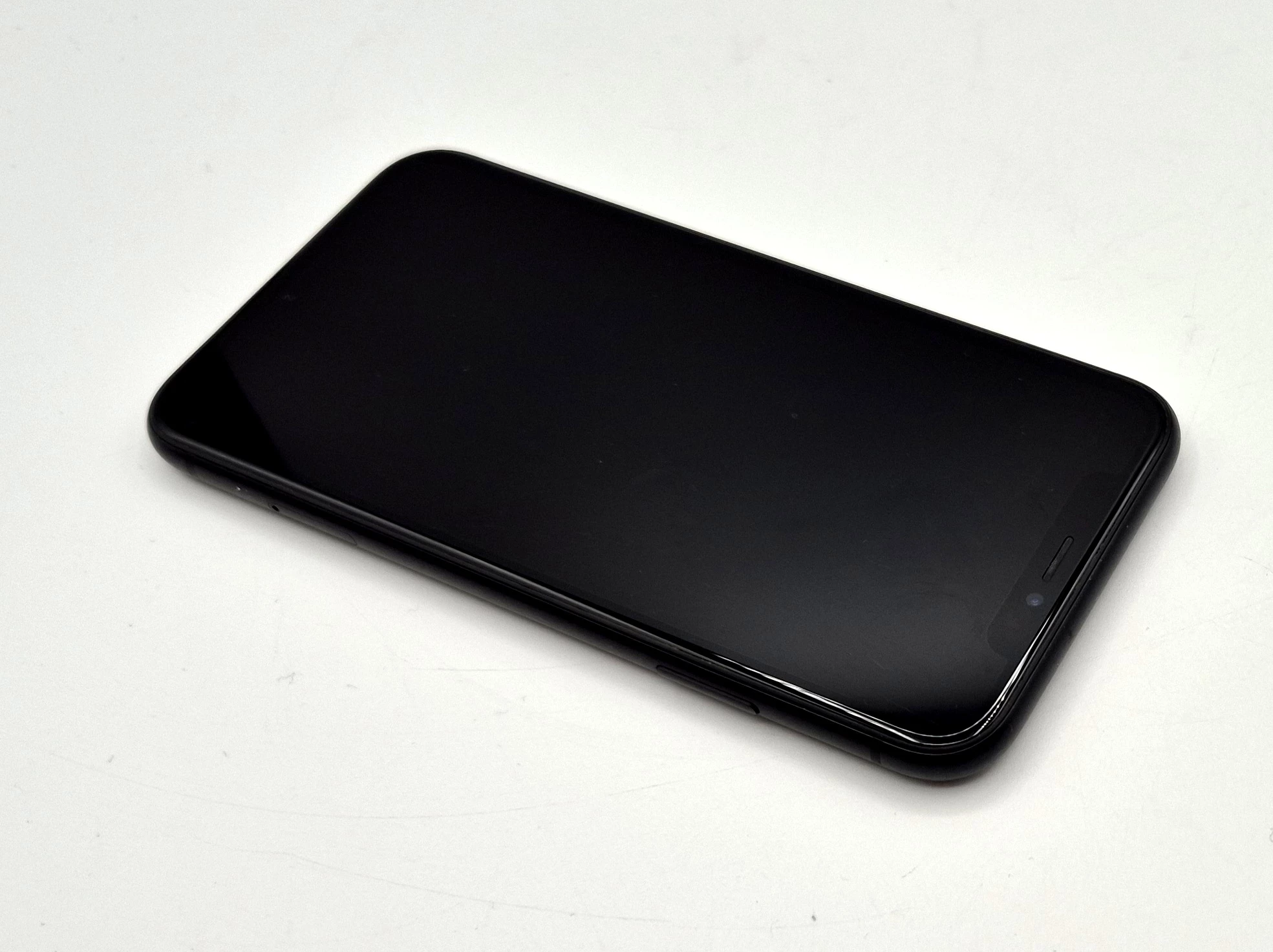 apple-iphone-xr-128gb-81-typ-202685-212929