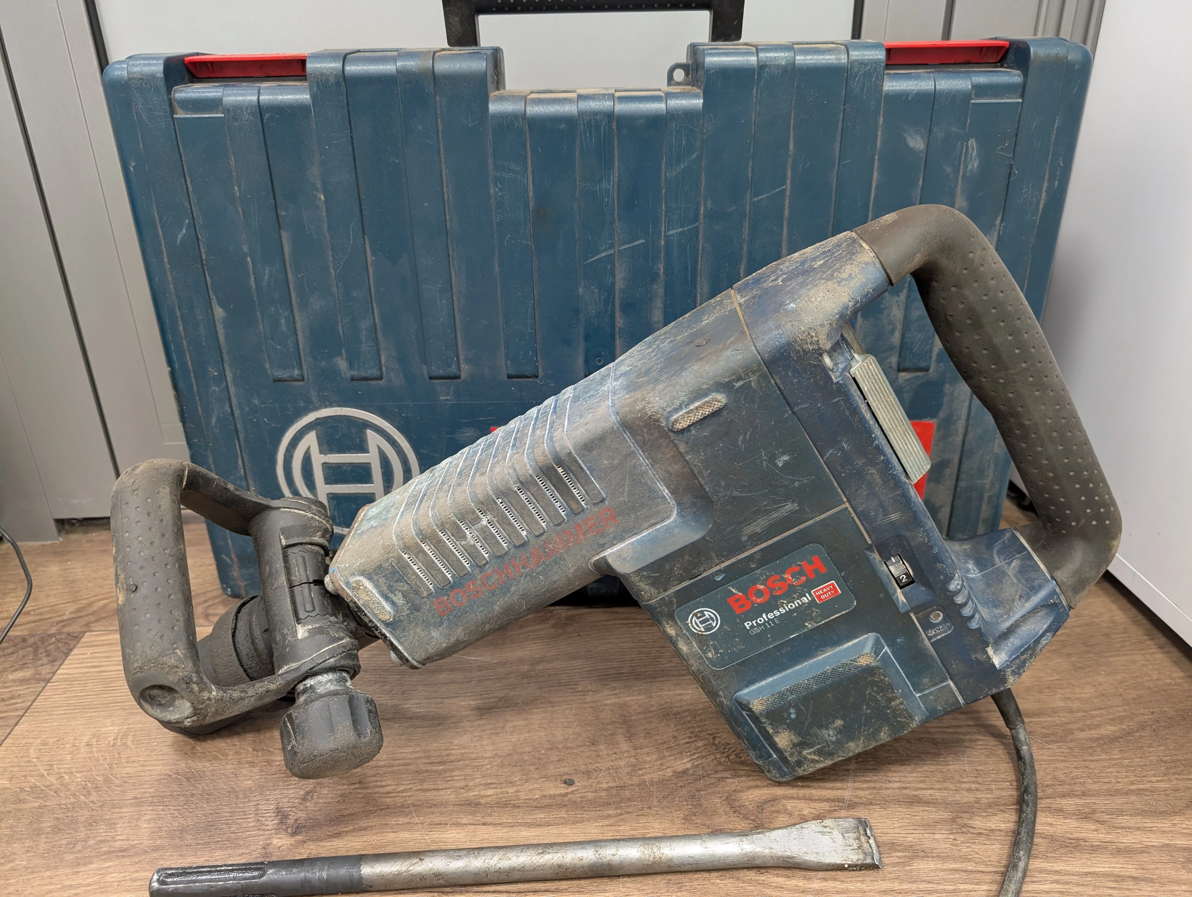mlot-wyburzeniowy-bosch-hammer-gsh-11-e-walizka-typ-uchwytu-128474-2