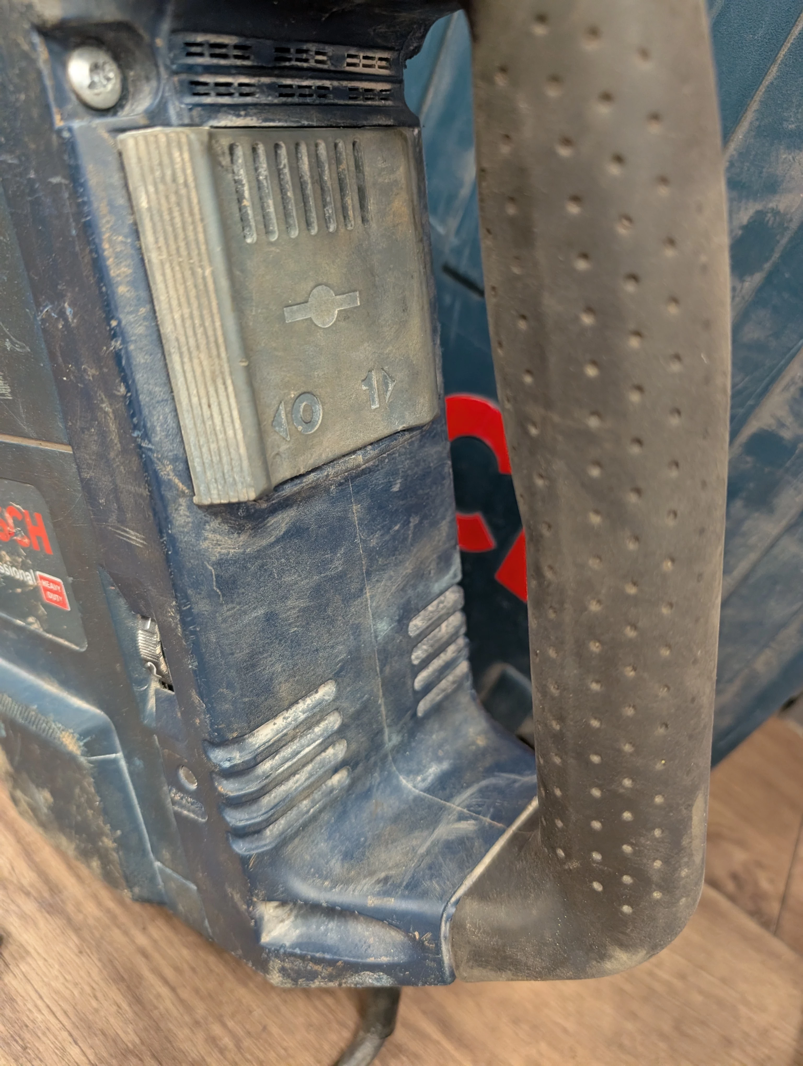 mlot-wyburzeniowy-bosch-hammer-gsh-11-e-walizka-zasilanie-209202-238306