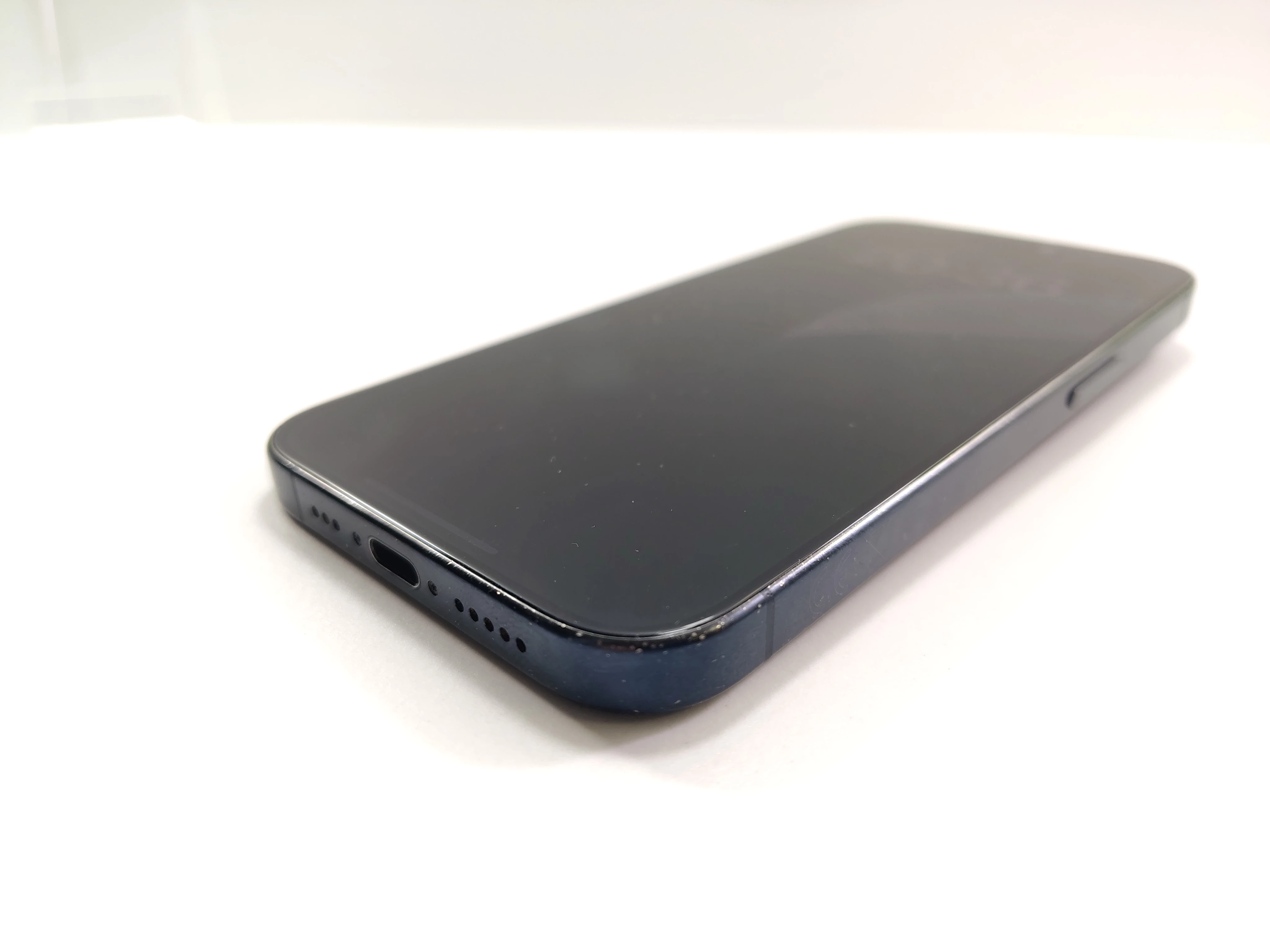 telefon-iphone-15-pro-128gb-bateria-100-system-operacyjny-4388-7